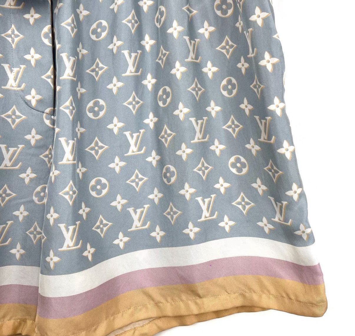 Louis Vuitton Louis Vuitton LV Blue Monogram Silk Shorts K12 Size US 30 / EU 46 - 4 Thumbnail