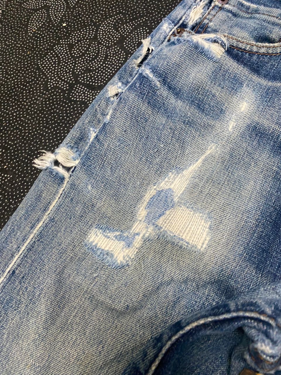 Levi's VINTAGE LEVIS 502 REDLINE SELVEGDE DISTRESSED DENIM Size US 30 / EU 46 - 16 Thumbnail