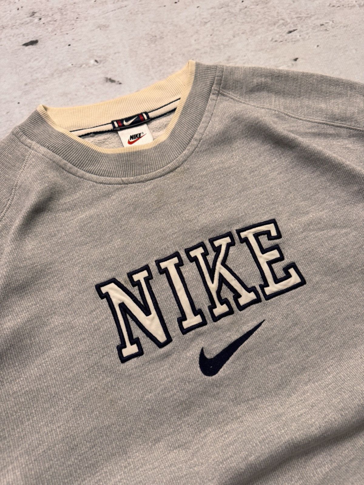 Nike × Vintage NIKE VINTAGE CENTER LOGO OVERSIZE BOXY SWEATSHIRT Size US L / EU 52-54 / 3 - 3 Thumbnail