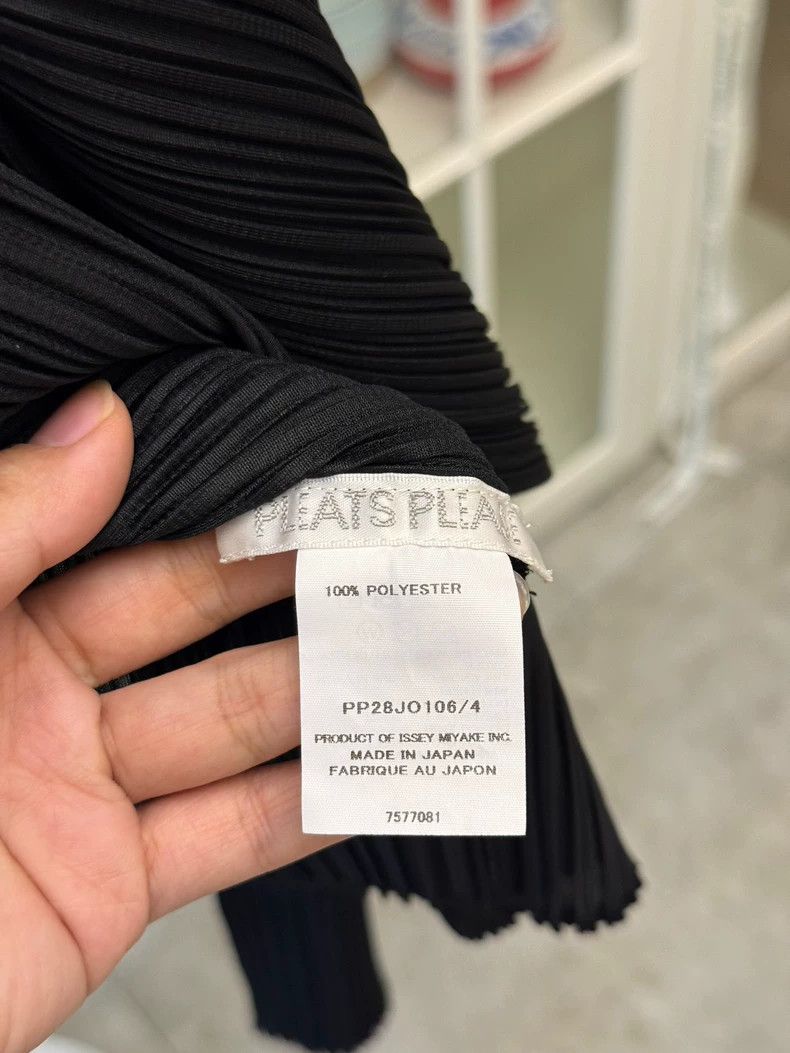 Issey Miyake issey miyake size:4 Black pleated cardigan 2505-Nextarrow Size XXS / US 00 / IT 34 - 3 Thumbnail