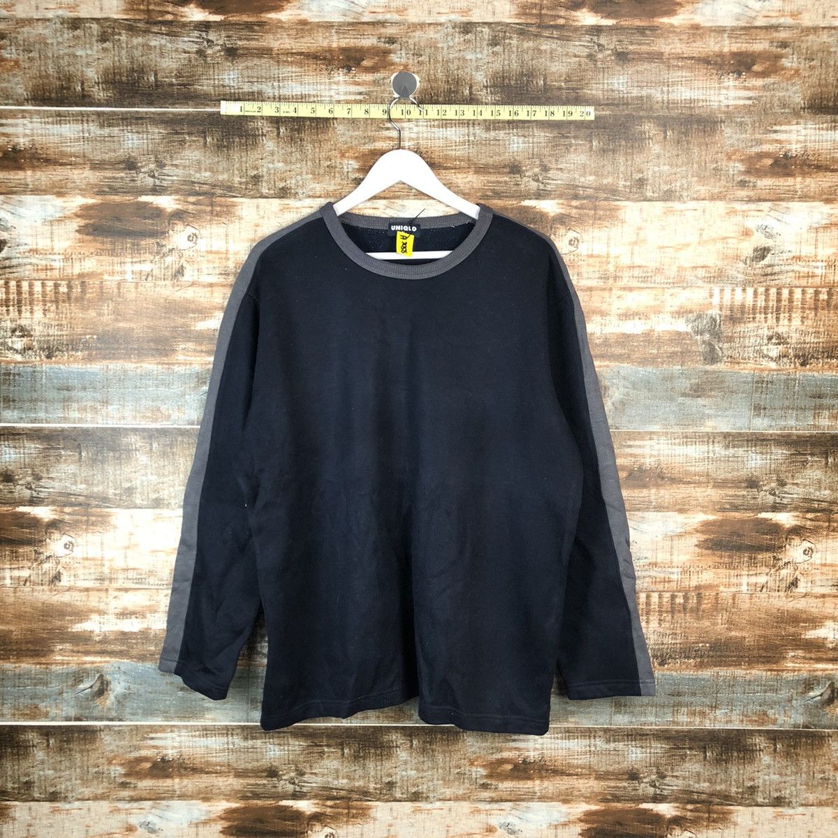 Uniqlo Uniqlo japan vintage Black Sweatshirt #A2058 Size US XL / EU 56 / 4 - 1 Thumbnail
