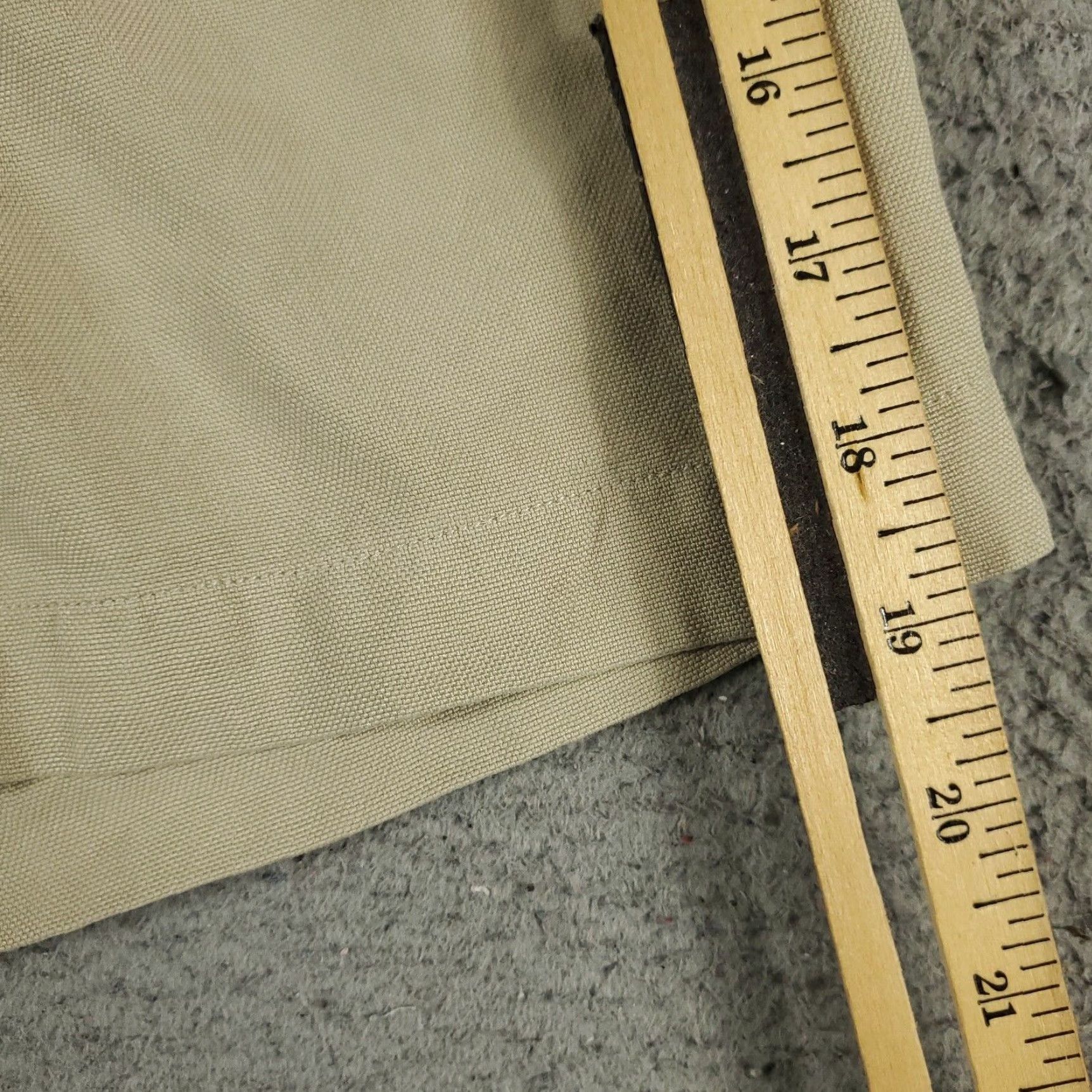 Tommy Bahama VINTAGE Tommy Bahama Shorts Men's Size 33 Beige Silk Pleated Chino Casual Stylish Size US 33 - 5 Thumbnail