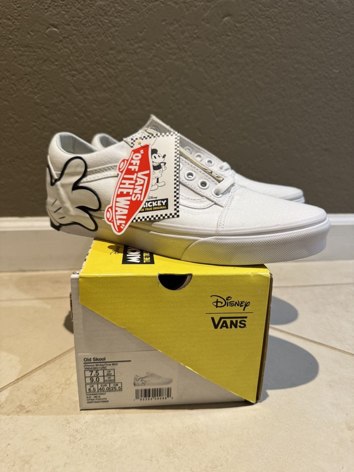 NEW Disney x Vans 7.5 Men 9 Women White Mickey Old School