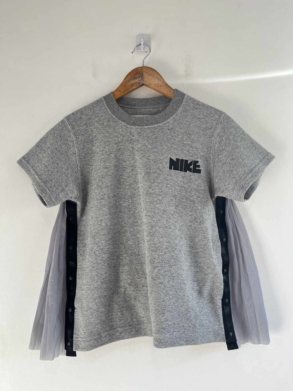 Nike × Sacai Grey Pleated T Shirt Size XS / US 0-2 / IT 36-38 - 1 Thumbnail