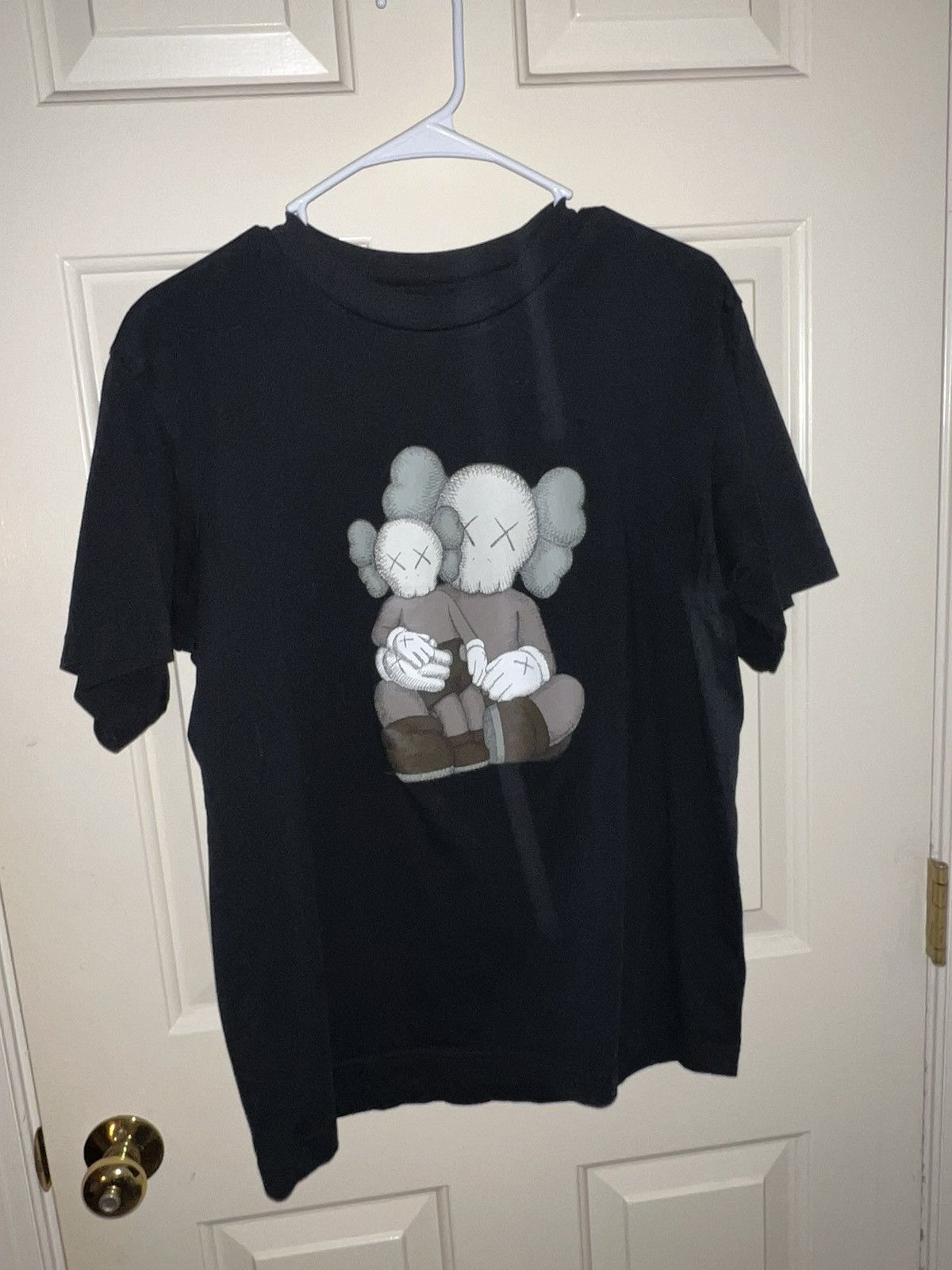 Kaws × Uniqlo Kaws x Uniqlo Size US M / EU 48-50 / 2 - 1 Thumbnail