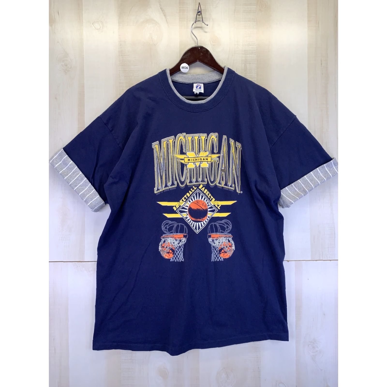 NCAA VINTAGE University Of Michigan NCAA Basketball Mens Graphic T Shirt XL USA Size US XL / EU 56 / 4 - 5 Thumbnail