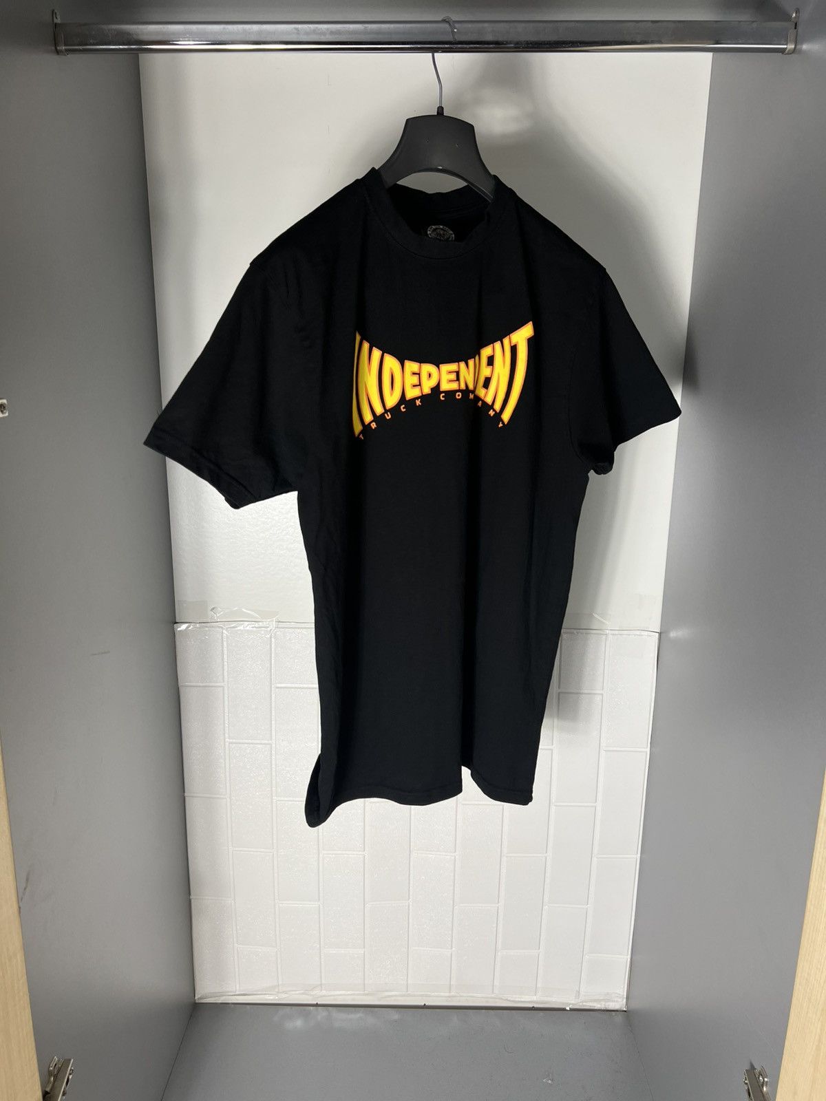 Independent Truck Co. × Vintage VERY RARE INDEPENDENT TRUCK COMPANY BIG LOGO T-SHIRT Y2K SK8 Size US M / EU 48-50 / 2 - 3 Thumbnail