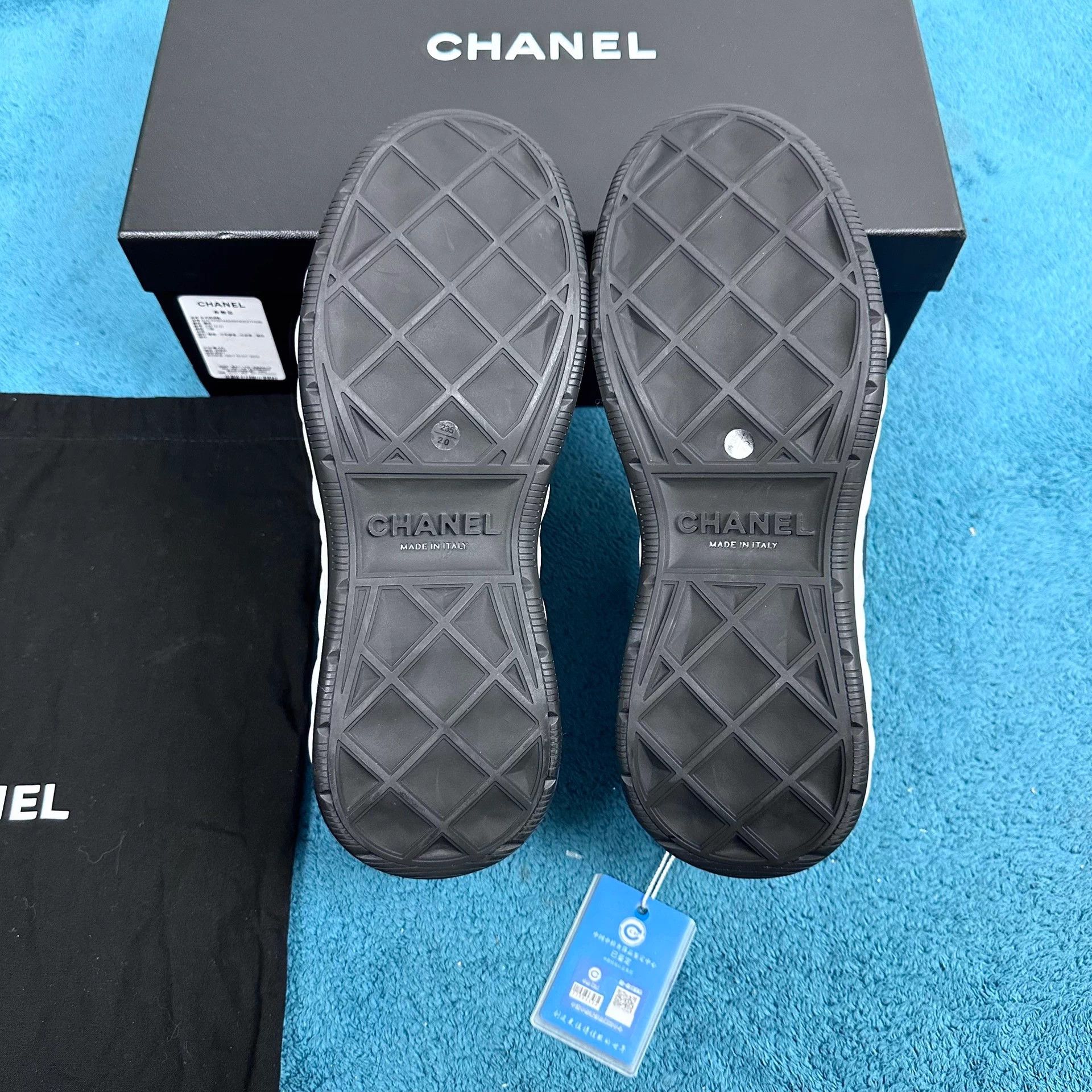 Chanel Chanel Gold Logo Leather Low-Top Sneakers Black 37.5 Size US 6.5 / IT 36.5 - 5 Thumbnail