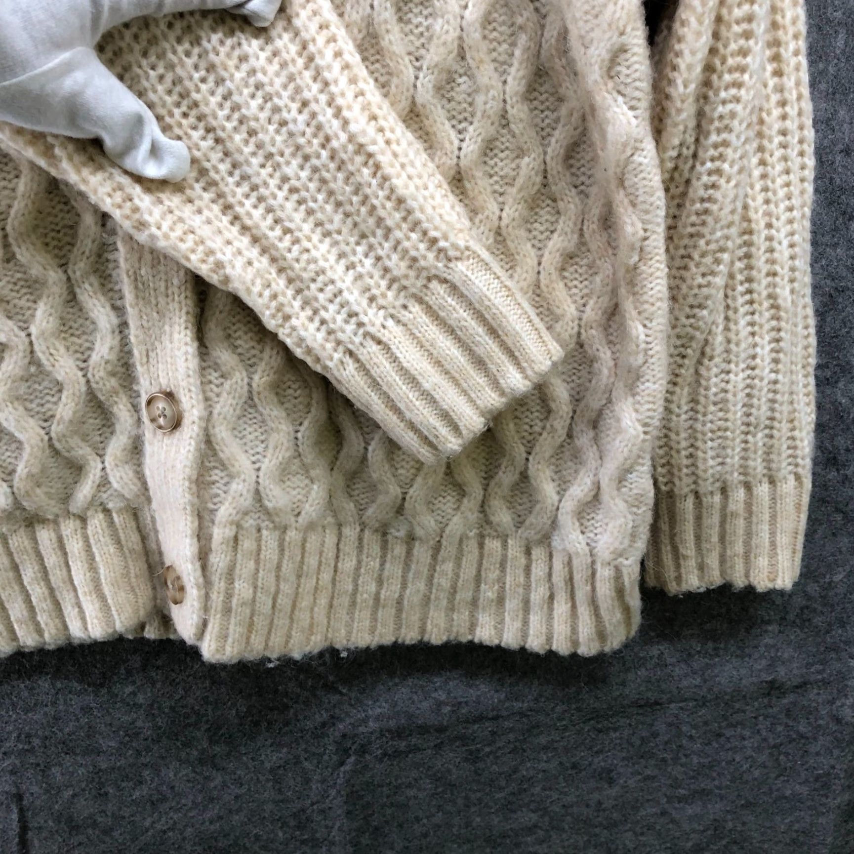 American Eagle Outfitters VINTAGE American Eagle Outfitters Oversized Cardigan Womens XS Fisherman V-Neck Ivory Beige Wool Blend Knit Sweater Size XS / US 0-2 / IT 36-38 - 7 Thumbnail