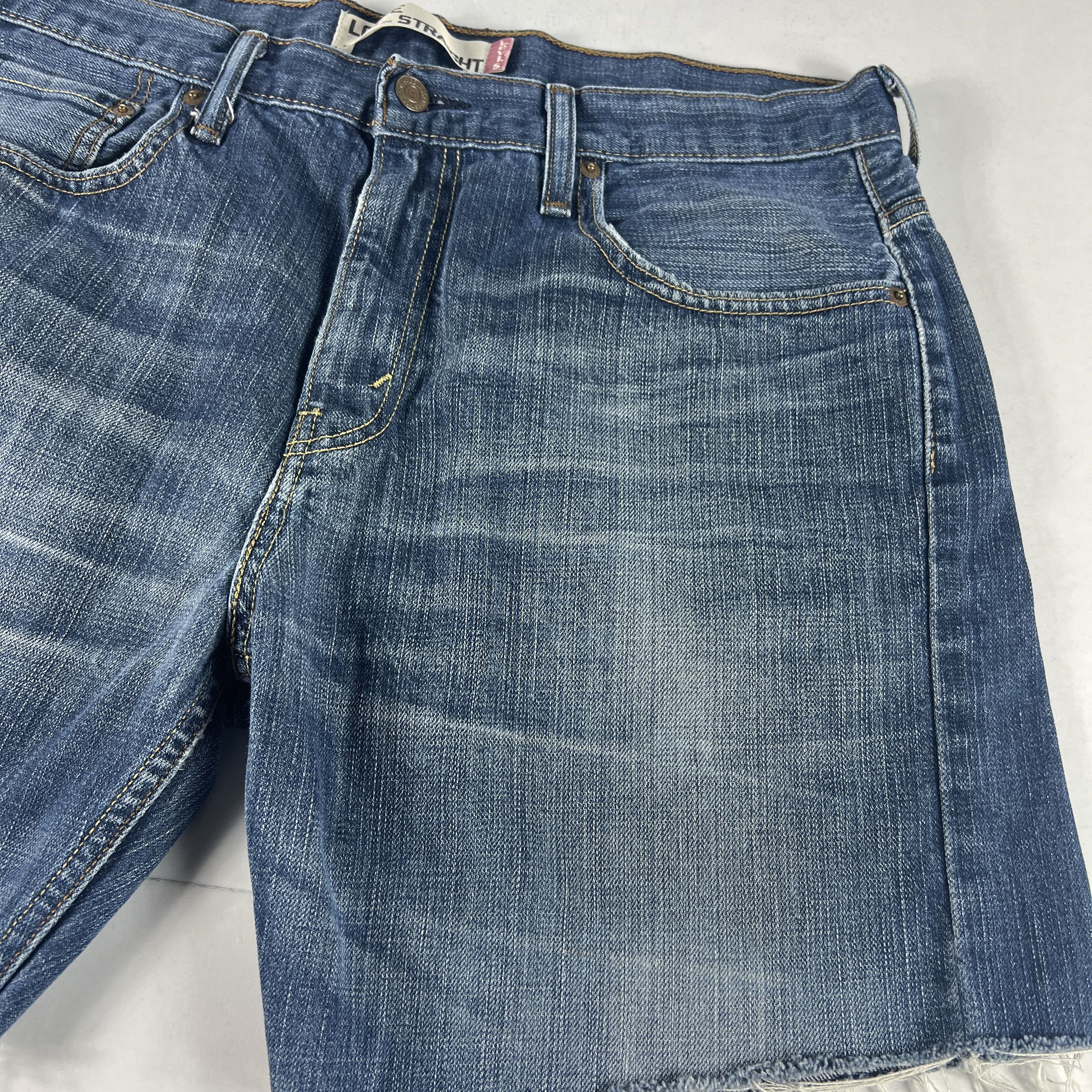 Levi's Levi's Jean Shorts 569 Loose Cut Off Faded Denim Jorts Size US 35 - 3 Thumbnail