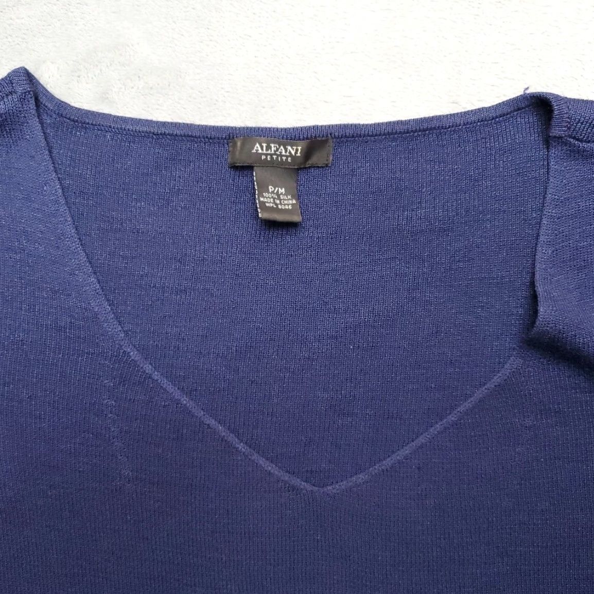 Alfani Alfani Sweater Women Petite Medium Blue Silk Knit Short Sleeve V-Neck Pullover Classic Solid Womens Size M / US 6-8 / IT 42-44 - 2 Thumbnail