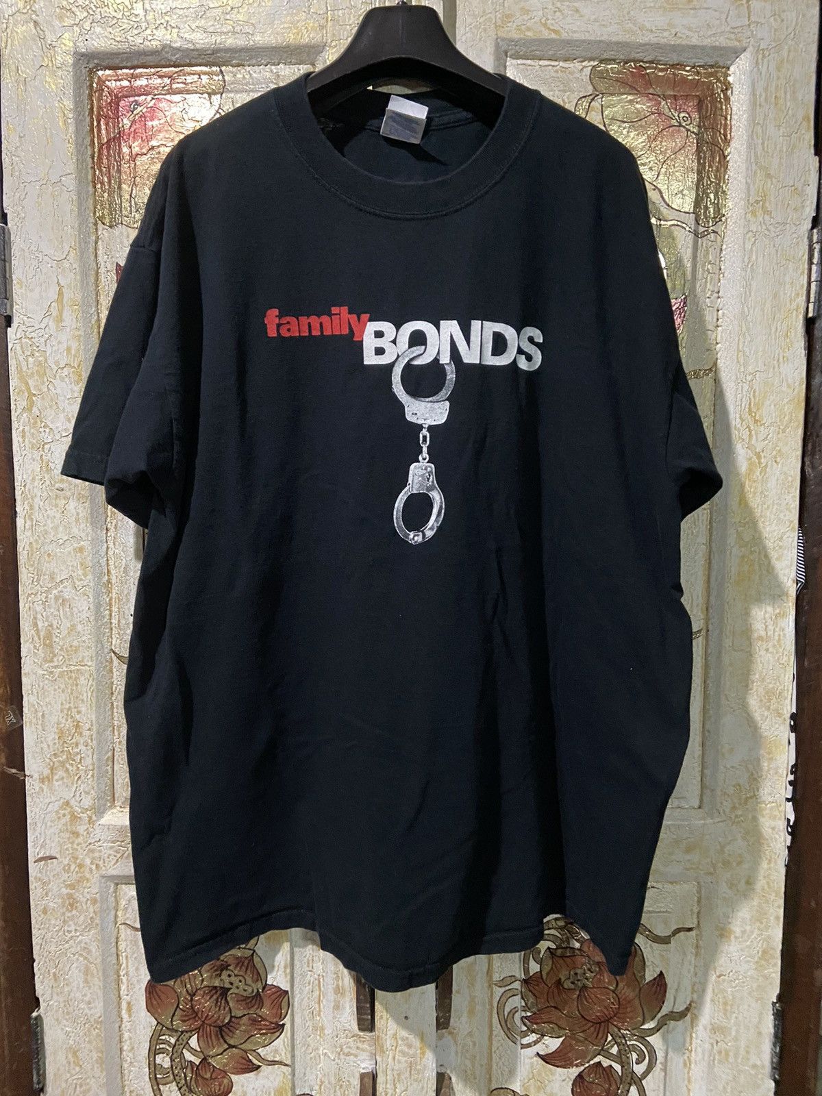Vintage 2004 Family Bonds Series HBO black t-shirt size xl