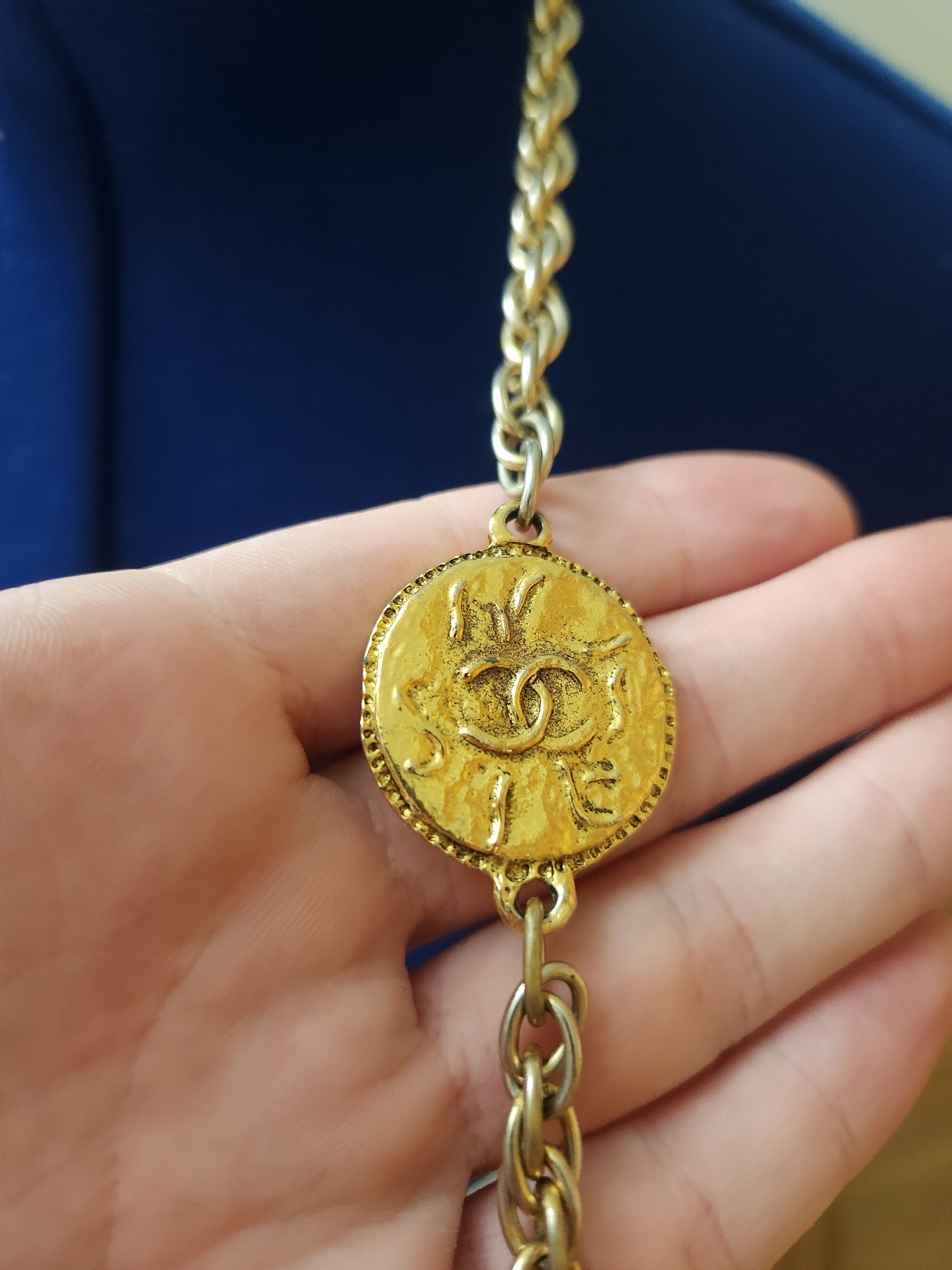 Archival Vintage CHANEL Medallion chain - View 5