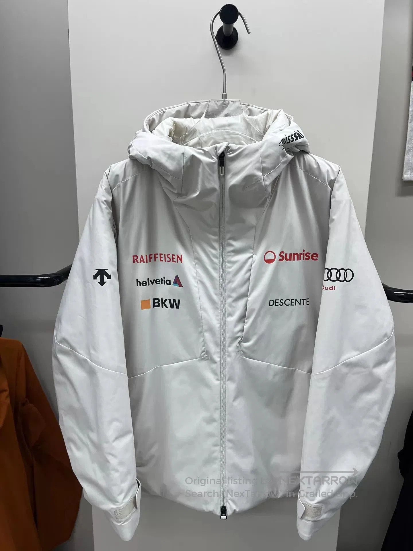 Descente White Hooded Zip. Size US XL / EU 56 / 4 - 1 Thumbnail