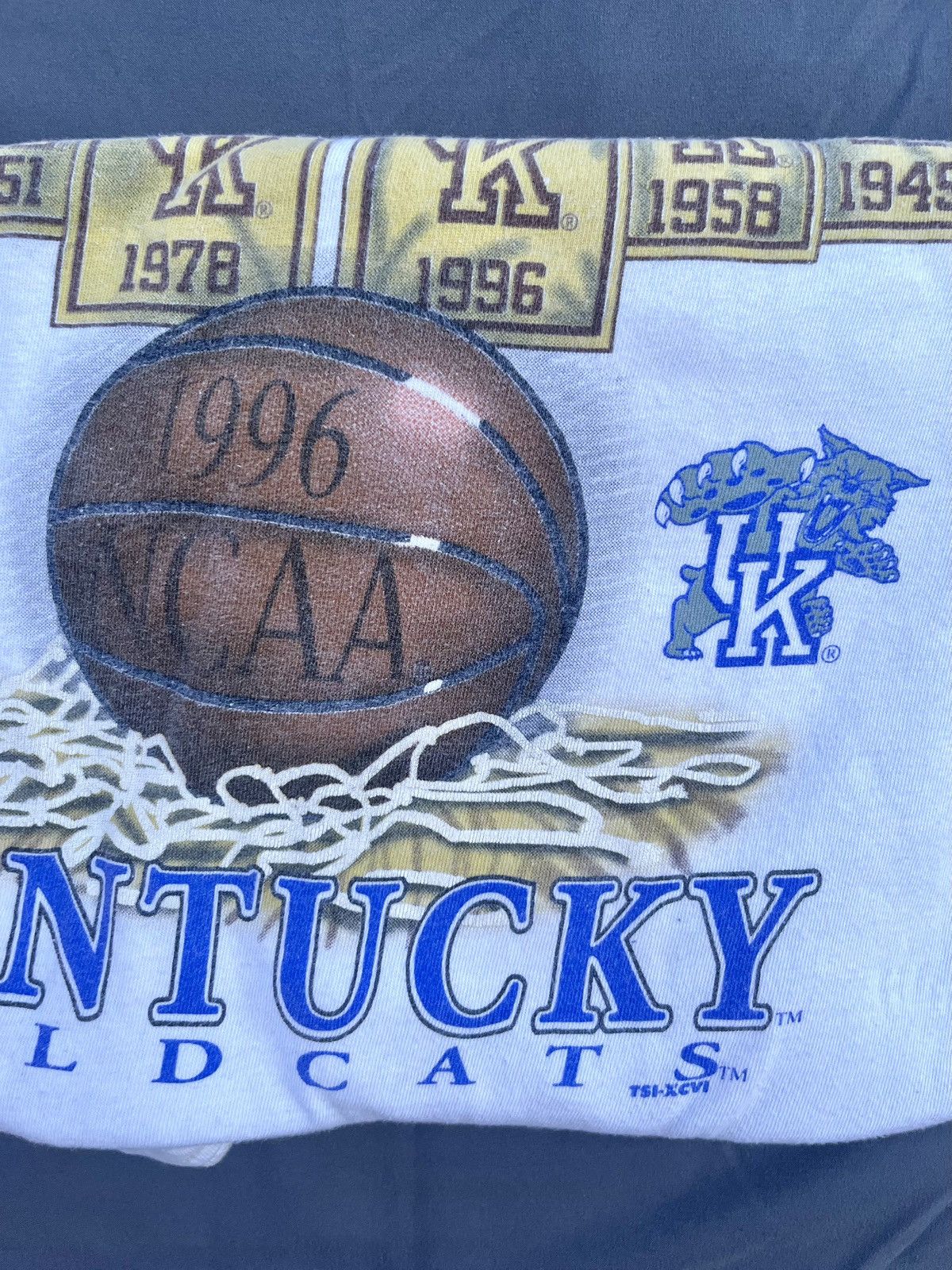 Vintage 1996 Final Four Kentucky Wildcats Championship Tee Size US XL / EU 56 / 4 - 5 Thumbnail