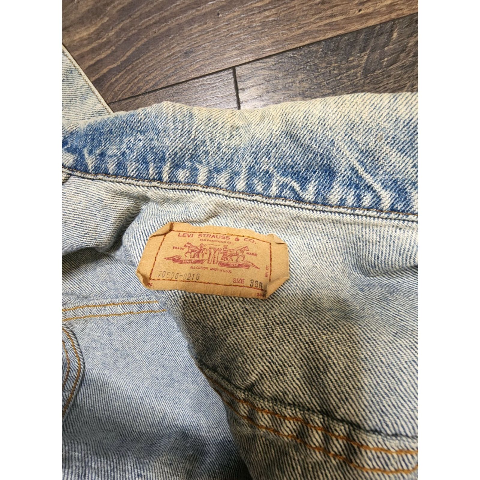 Levi's VINTAGE Levi's Denim Trucker Jacket Size 38R Blue Red Tag 70506-0216 Casual Motorcycle Mens Size US 38 / EU 54 - 3 Thumbnail