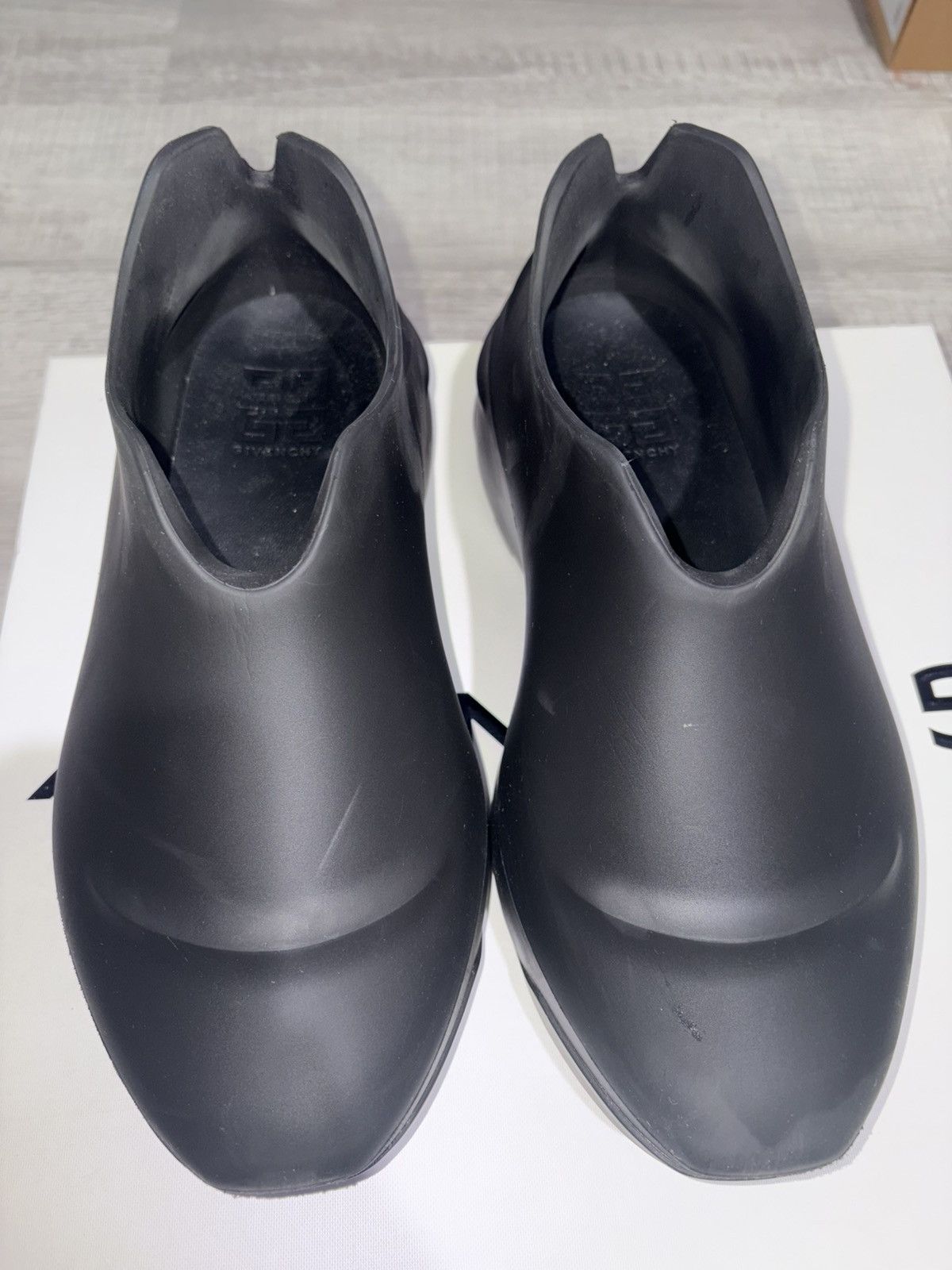 Givenchy Givenchy monumental mallow Size US 10 / EU 43 - 7 Thumbnail