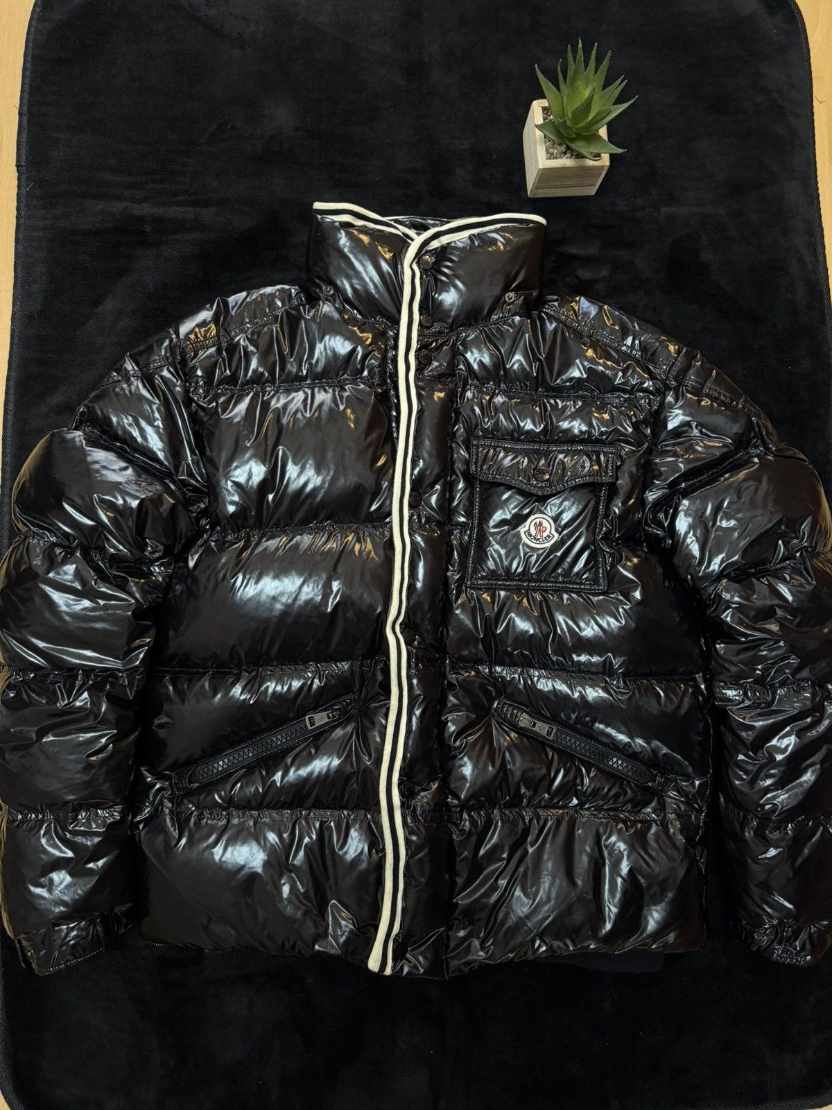 Moncler Moncler Laqué Down Puffer Jacket – Black (Size L) Size US L / EU 52-54 / 3 - 1 Thumbnail