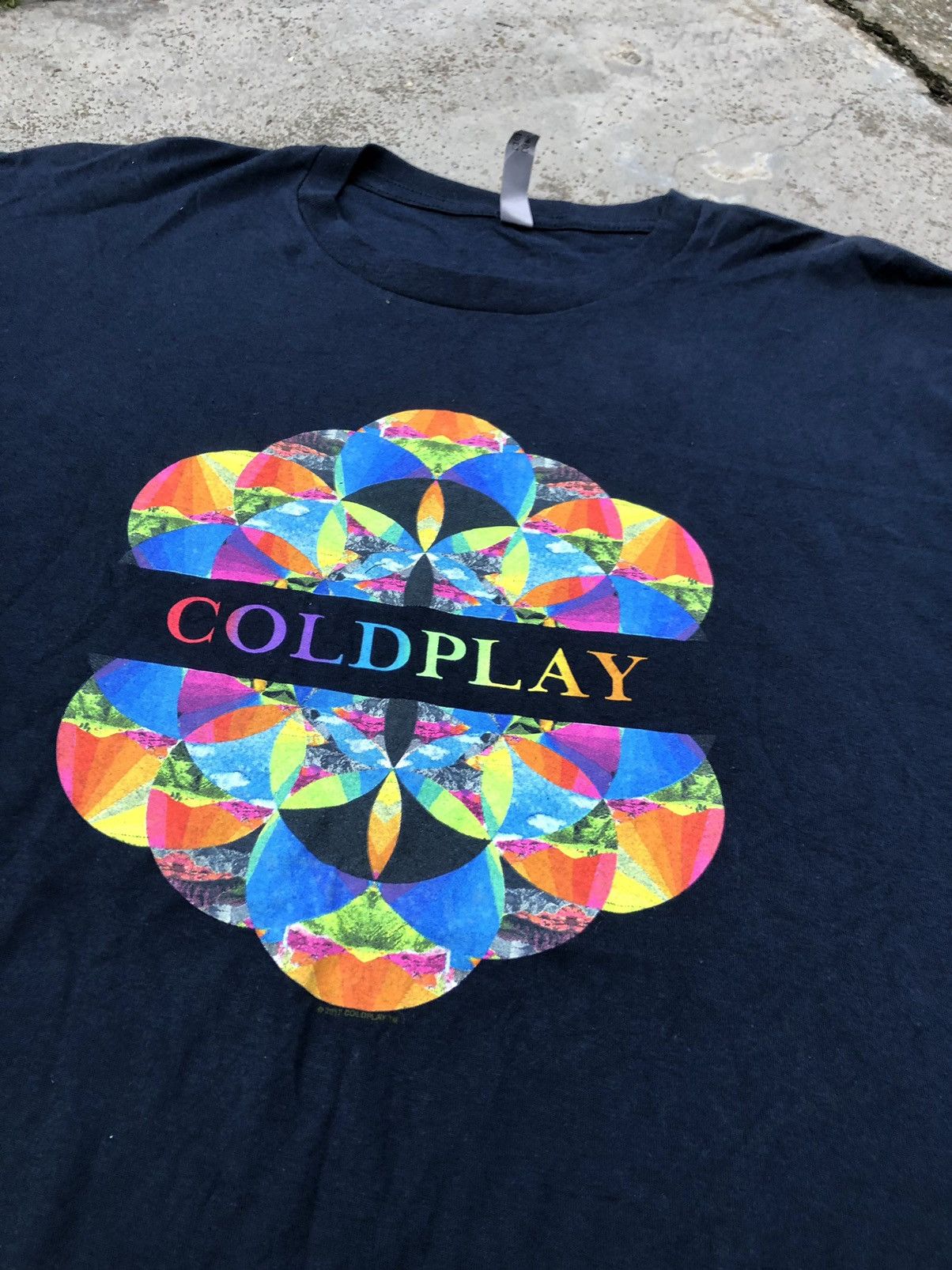 Band Tees COLDPLAY WORLD TOUR 2017 TEE Size US XL / EU 56 / 4 - 2 Thumbnail
