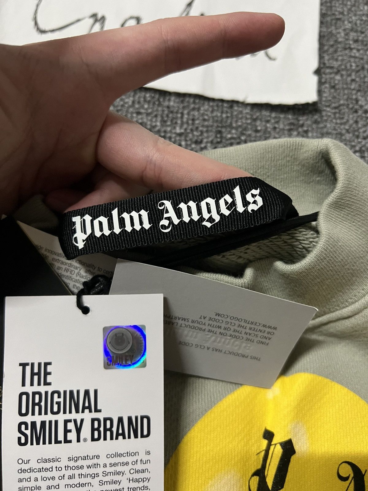 Palm Angels 「retail💲595」Brand new palm angels x smiley juggler crewneck Size US XL / EU 56 / 4 - 7 Thumbnail