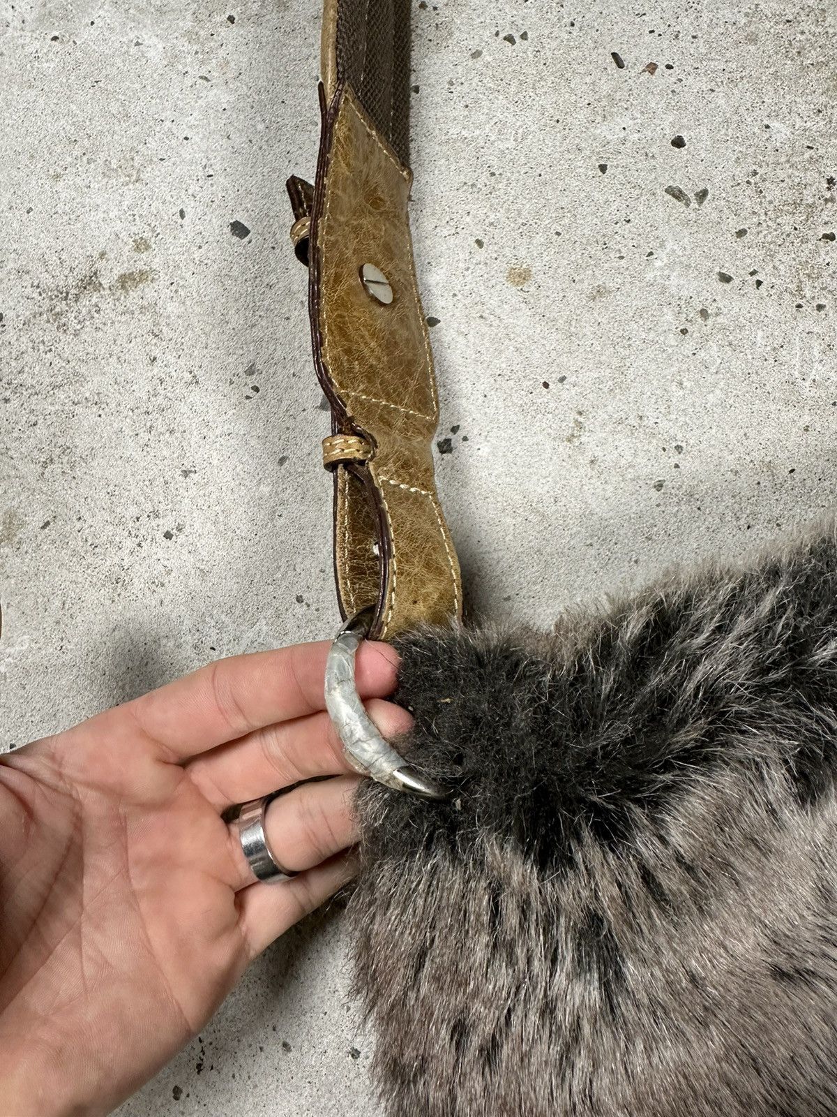 Japanese Brand Vintage Y2K Faux Fur Avant Garde Japanese Shoulder Bag Size ONE SIZE - 6 Thumbnail