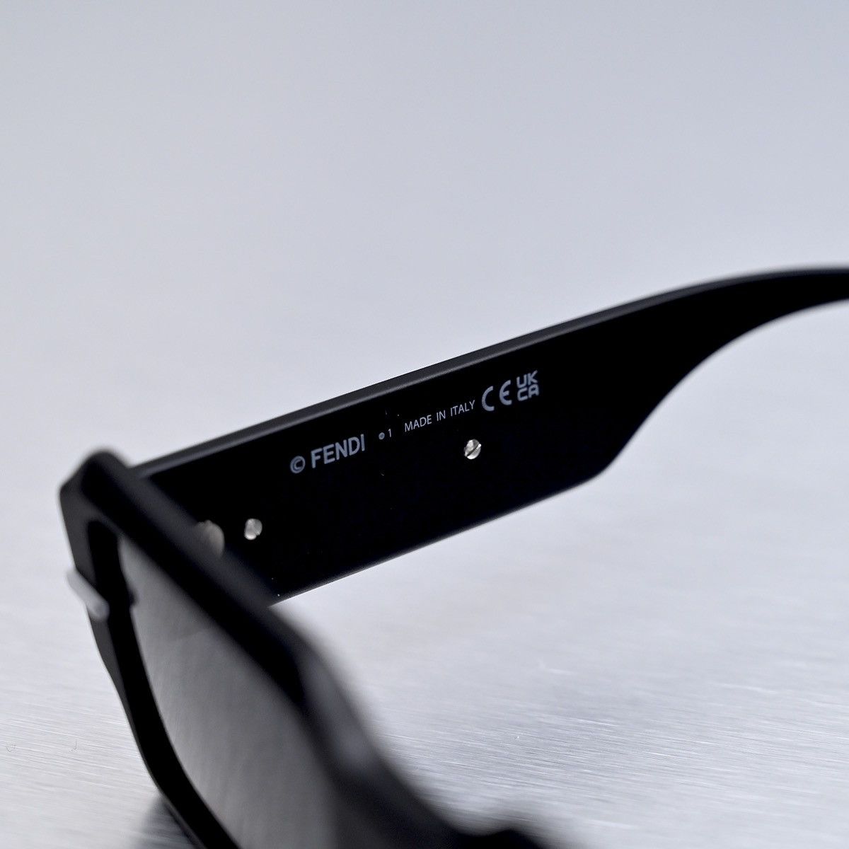Fendi FENDI GRAPHY FE40073U 02A SUNGLASSES Size ONE SIZE - 4 Thumbnail