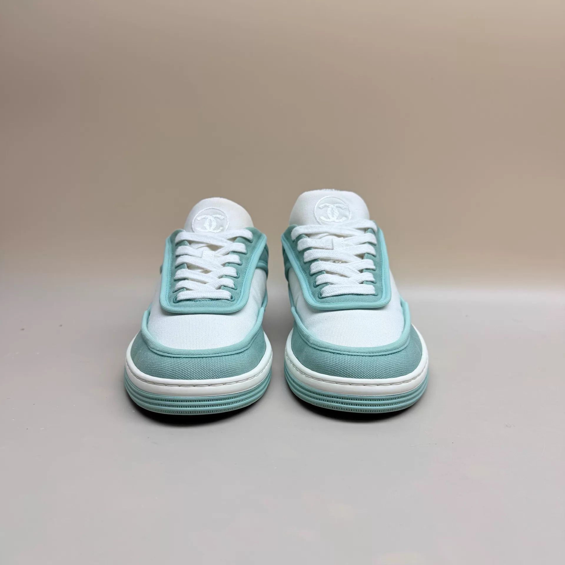 Chanel CHANEL White Green Logo Sneaker 35.5 99 New Size US 5 / IT 35 - 2 Thumbnail