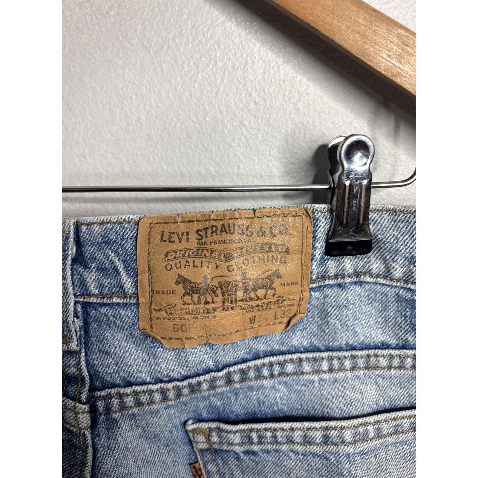 Levi's VINTAGE Levi's 501 Jeans Mens Jeans Straight Light Blue Wash Denim Button Fly Red Tab 30x32 Mens Size US 30 / EU 46 - 4 Thumbnail