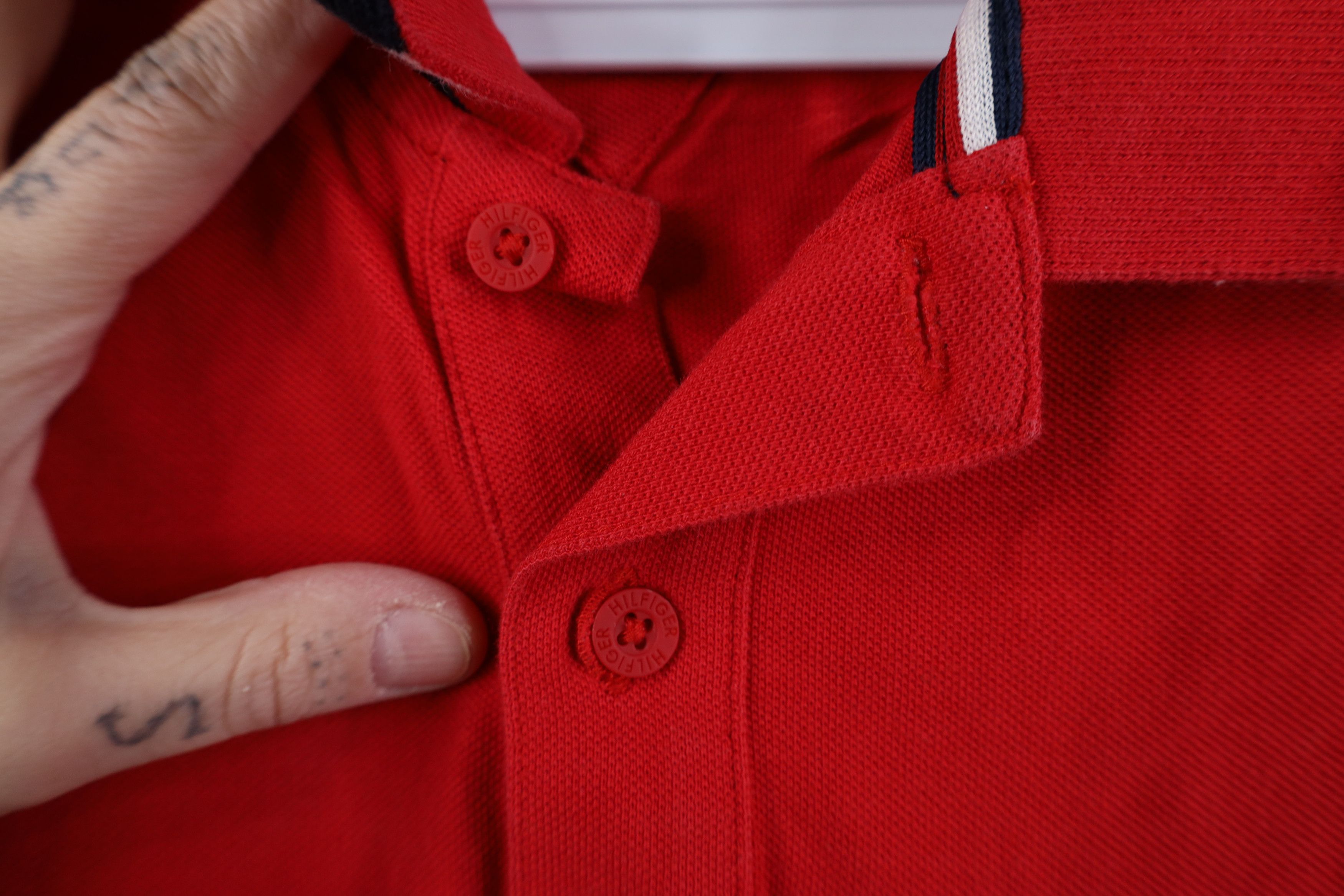 Tommy Hilfiger Vintage Y2K Tommy Hilfiger Spell Out Patch Knit Polo Shirt Size US S / EU 44-46 / 1 - 7 Thumbnail