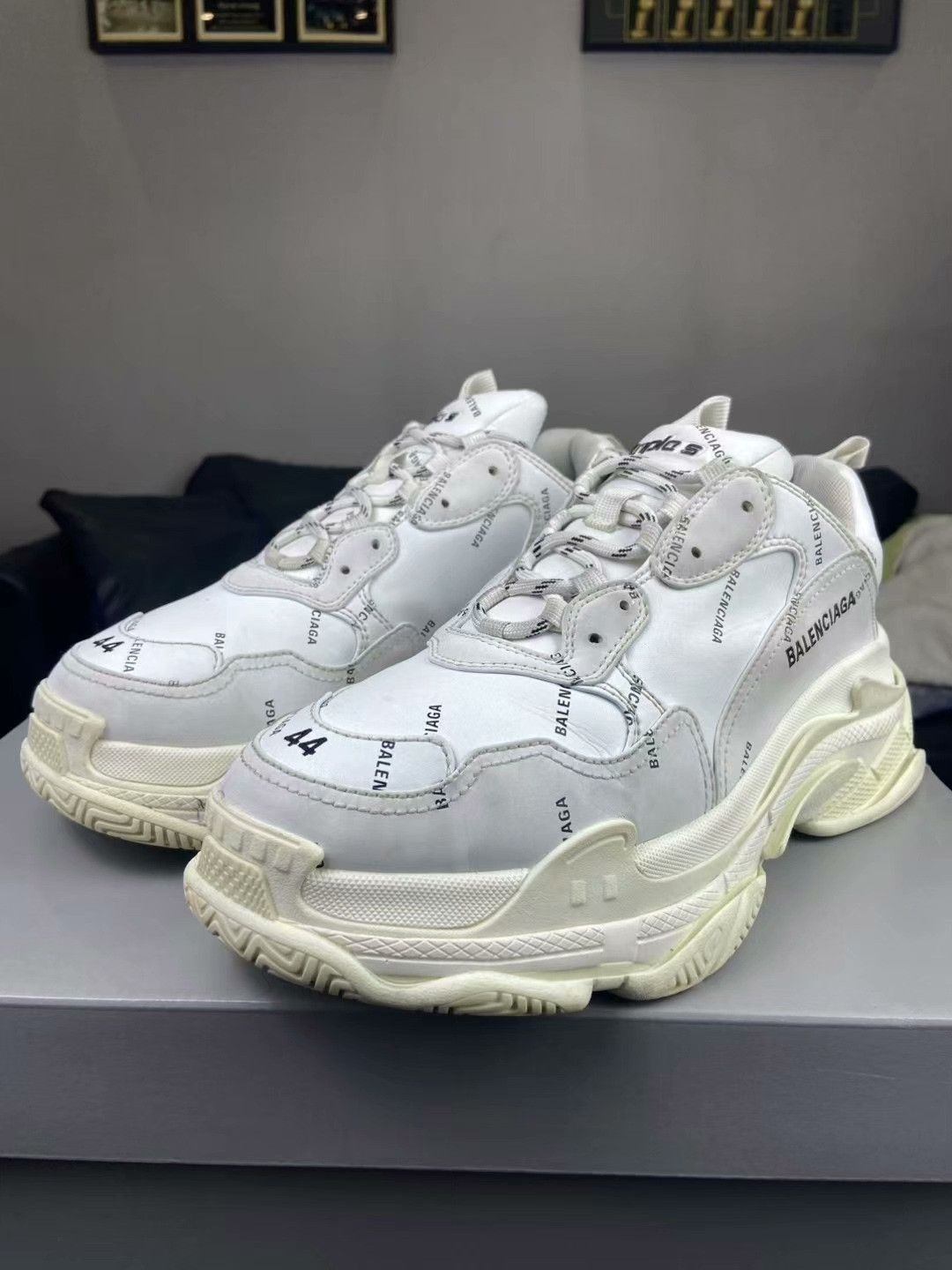 Louis Vuitton Louis Vuitton Lowtop Sneakers 10.5 Men Size US 10.5 / EU 43-44 - 1 Thumbnail