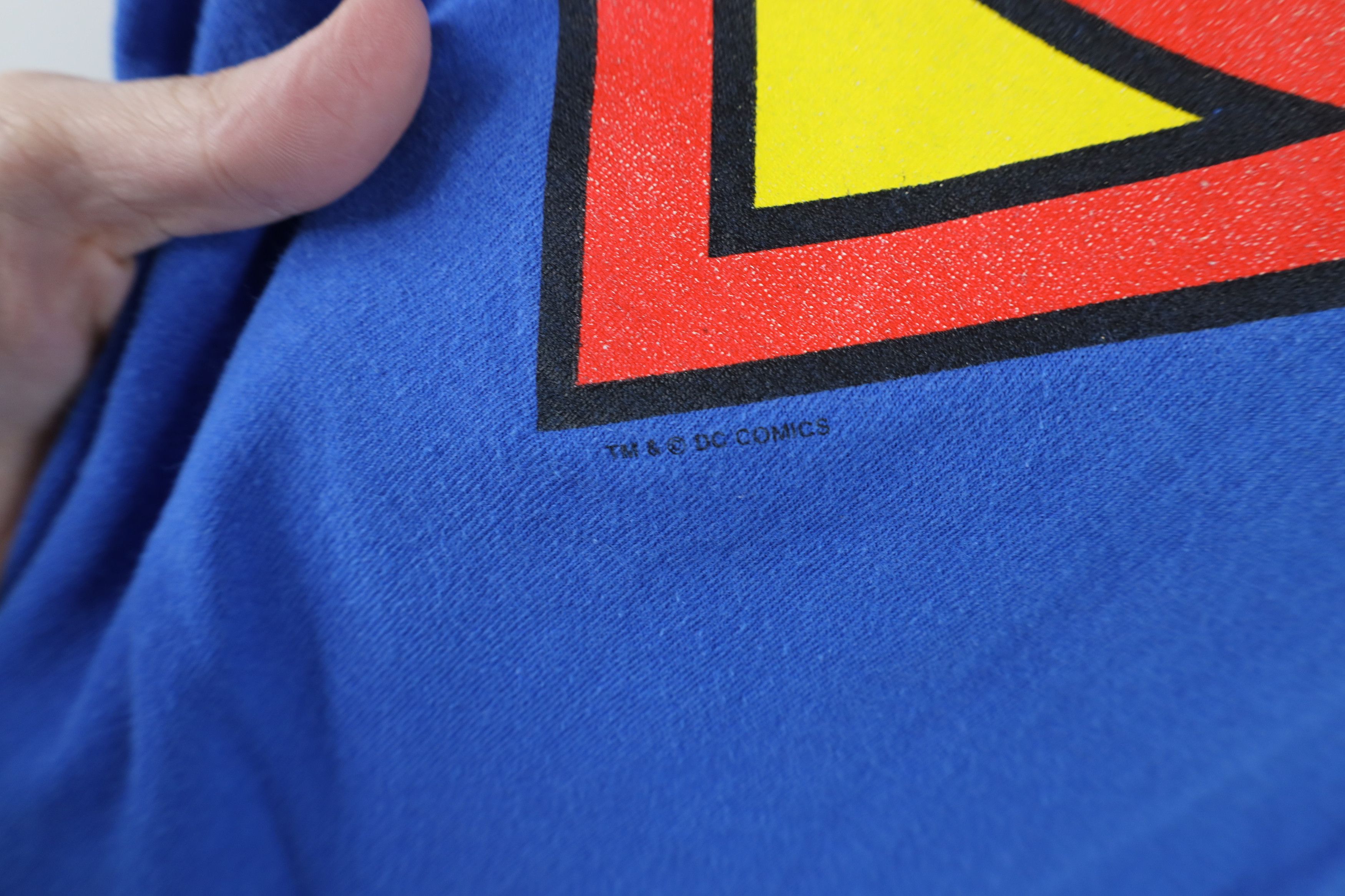 Vintage Vintage 90s DC Comics Superman Hero Short Sleeve T-Shirt Size US L / EU 52-54 / 3 - 5 Thumbnail