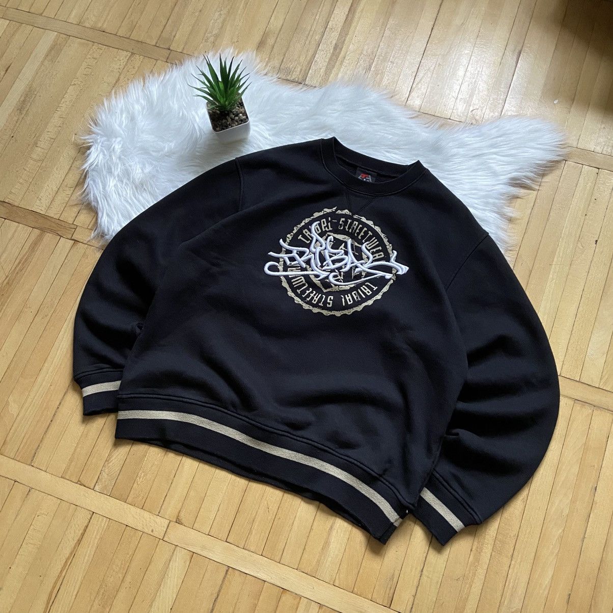 Tribal Streetwear 📌 Vintage 00s Y2K Tribal USA Gear Graffiti Sweatshirt Size US S / EU 44-46 / 1 - 7 Thumbnail