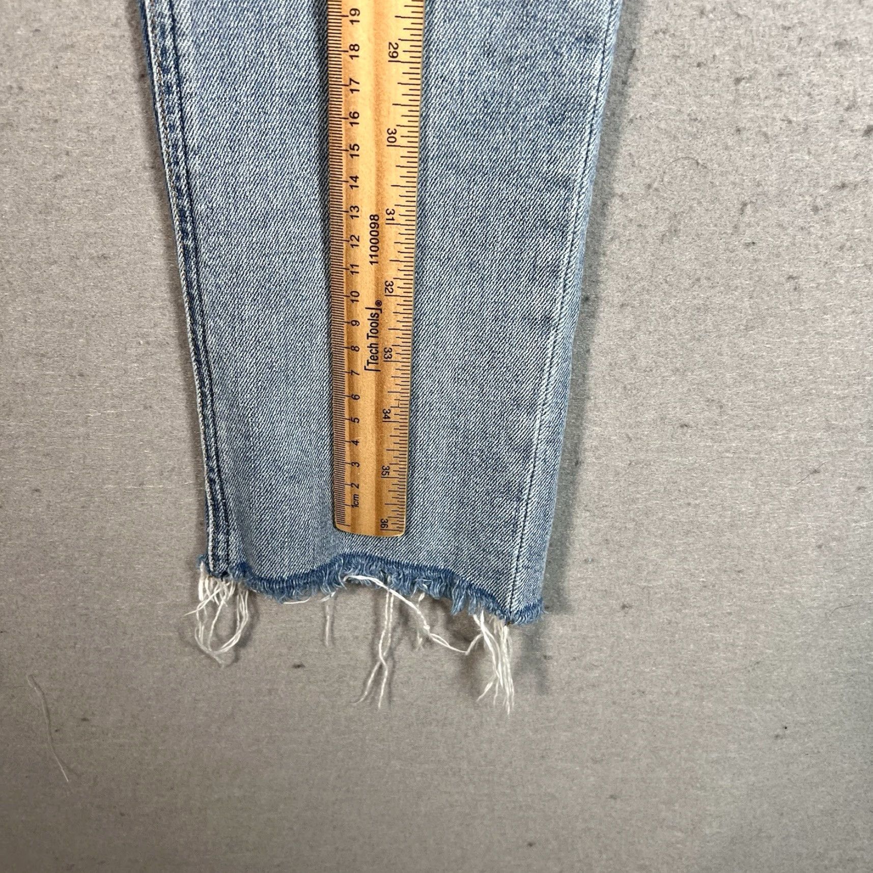 Reformation VINTAGE Reformation Jeans Womens Size 25 Blue Distressed Raw Hem Denim Tapered Leg Jeans Womens 25 Blue Distressed Denim Size 42" / US 20 - 4 Thumbnail