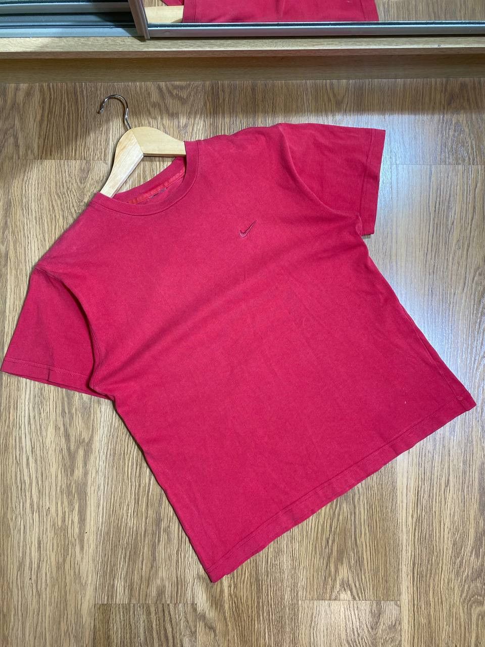 Nike × Vintage Vintage T-Shirt Nike Centre Logo Swoosh Y2k Style Size US S / EU 44-46 / 1 - 10 Thumbnail