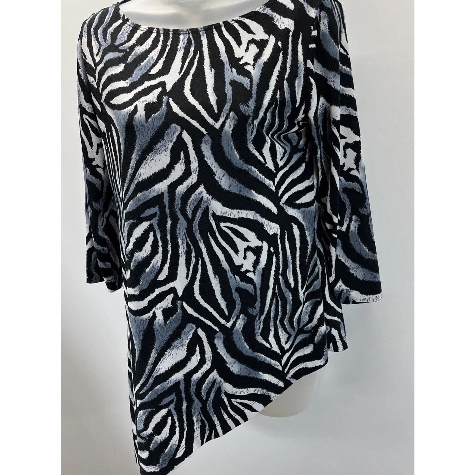 Chicos Chico's Zebra Striped Asymmetrical 3/4 Sleeve Top sz 0 Size S / US 4 / IT 40 - 3 Thumbnail