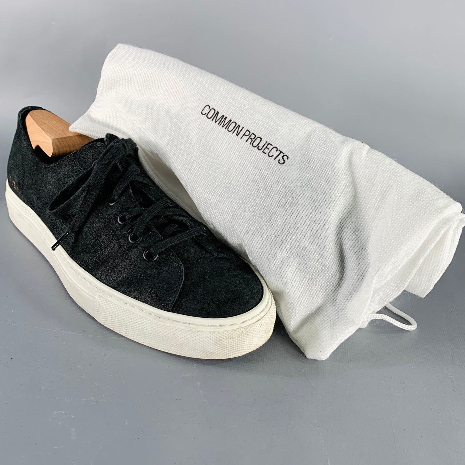Common Projects COMMON PROJECTS Size 8 Black Suede Low Top Sneakers Size US 8 / EU 41 - 13 Thumbnail