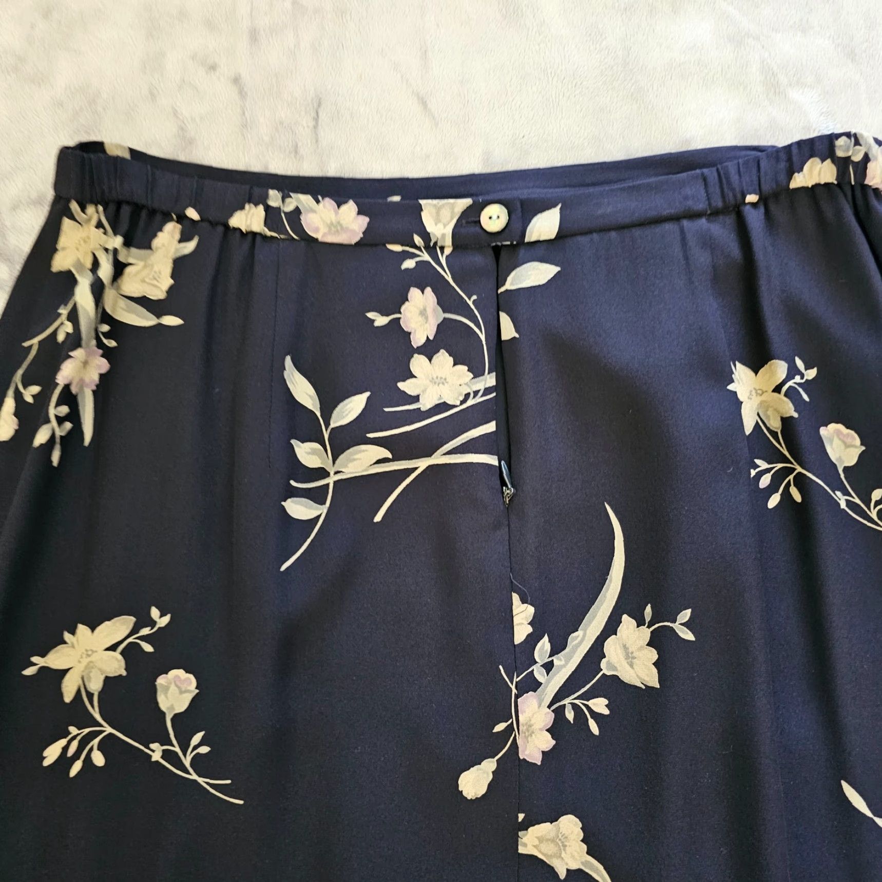 Talbots VINTAGE Talbots Skirt Womens 12 Beige Floral Lined Silk Midi A-Line 100% Silk Womens 12 Beige Floral Classic Career Modest Size 34" / US 12 / IT 48 - 2 Thumbnail