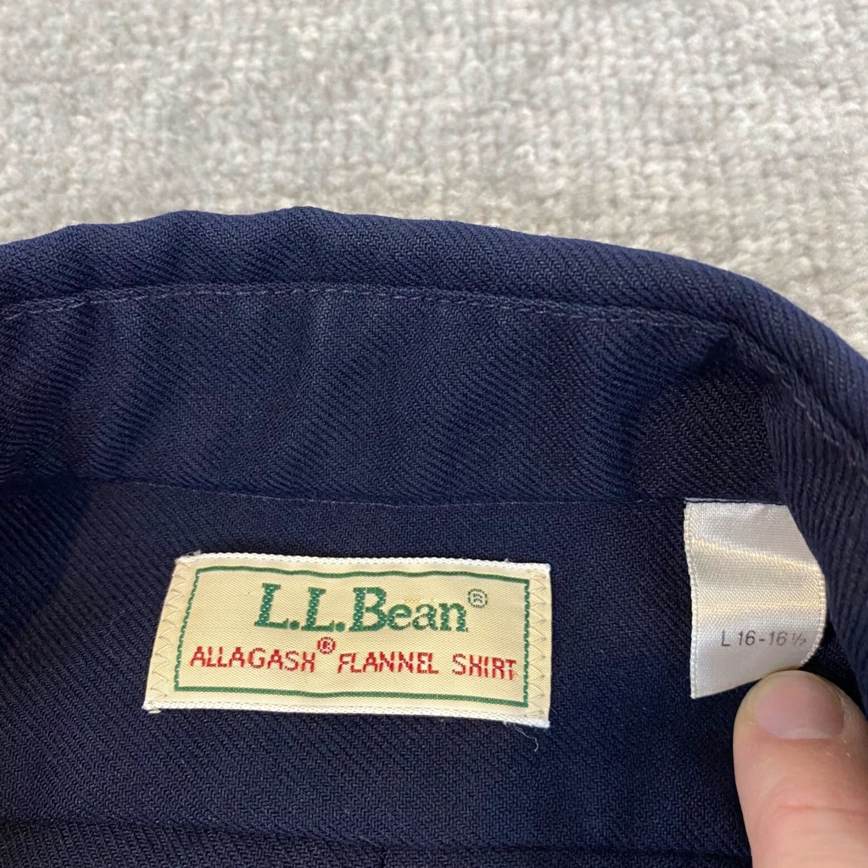 Vintage L.L. Bean Shirt Allagash Flannel Mens L Navy Blue Button Up Hunting 90s Size US L / EU 52-54 / 3 - 2 Thumbnail
