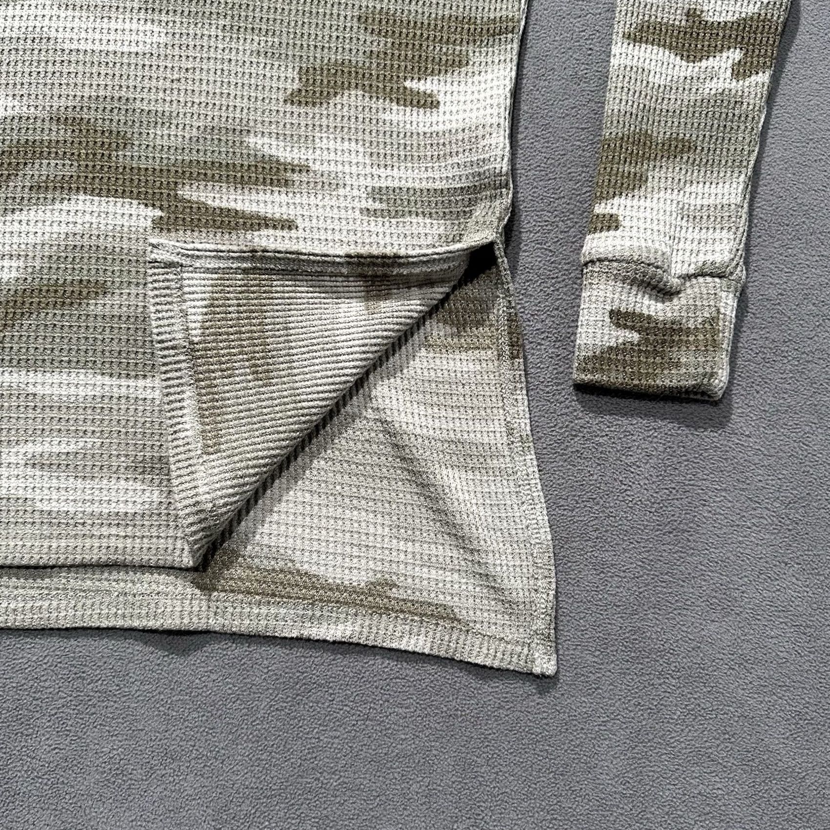 American Eagle Outfitters American Eagle Womens Sweater XS Green Camo V Neck Knit Pullover Long Sleeve Size XS / US 0-2 / IT 36-38 - 8 Thumbnail