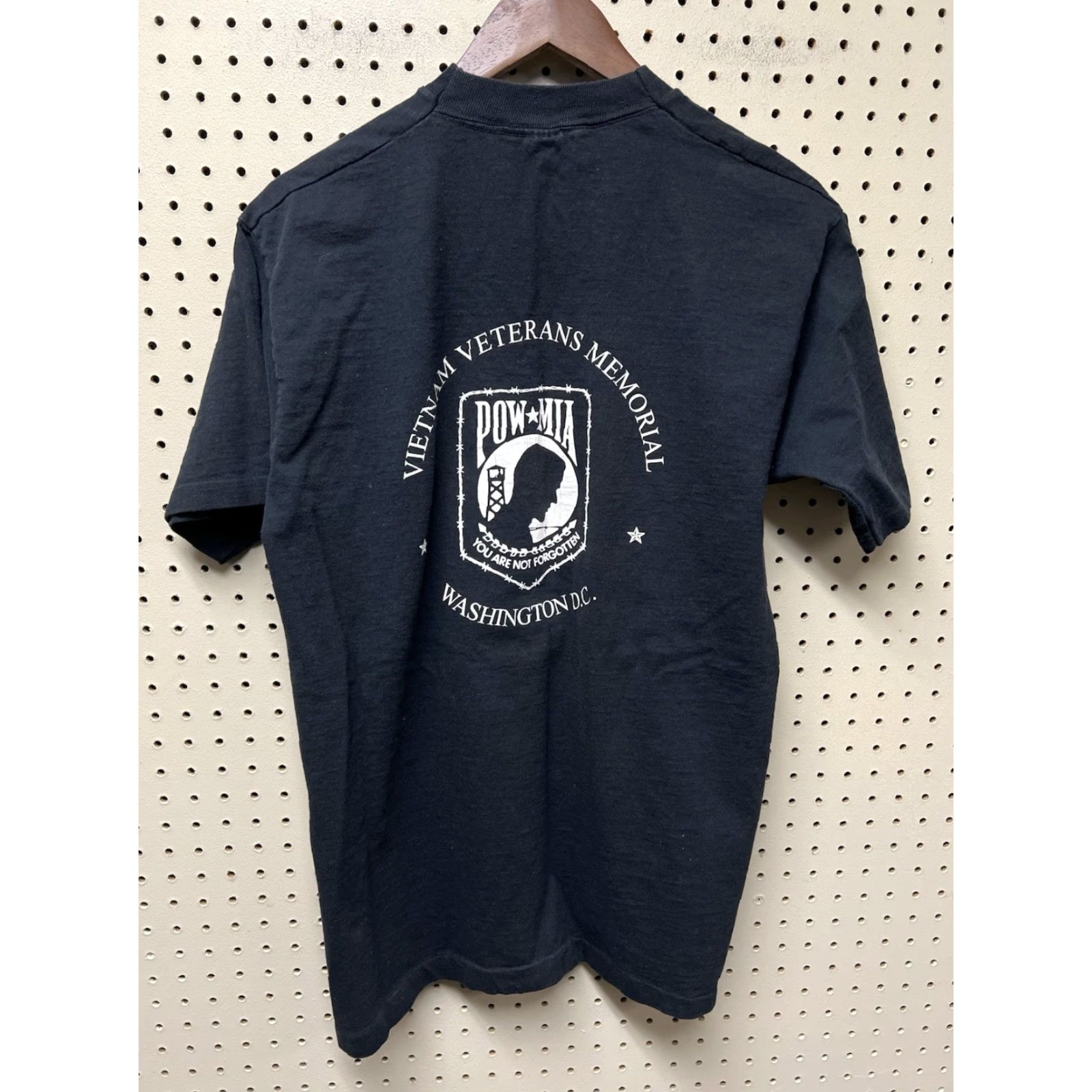 Fruit Of The Loom VINTAGE Vietnam Veterans memorial Shirt Mens L Black Single Stitch The Wall Size US L / EU 52-54 / 3 - 2 Thumbnail