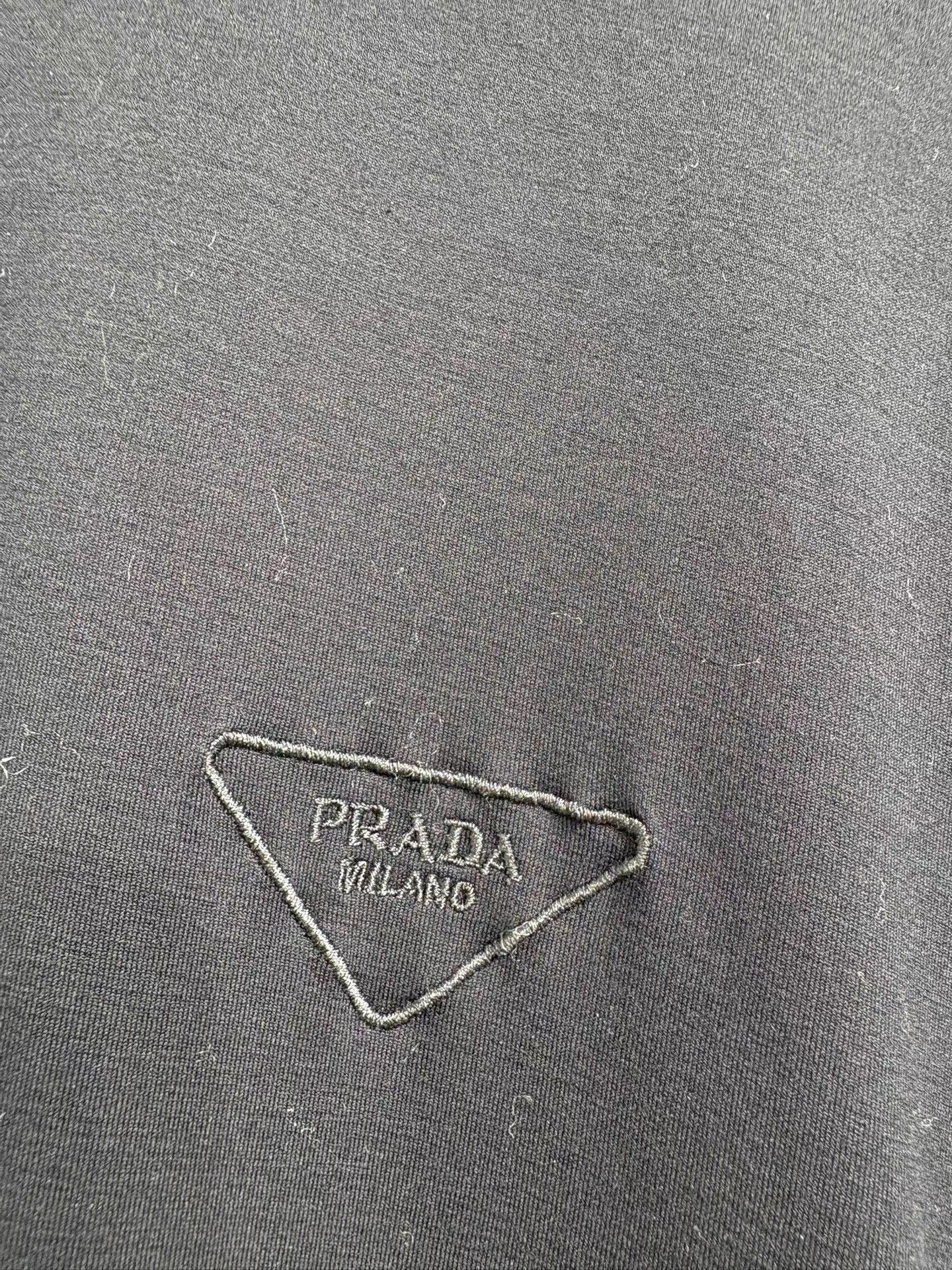 Prada Prada Embroidered Triangle Logo Short Sleeve K29 Size US S / EU 44-46 / 1 - 4 Thumbnail