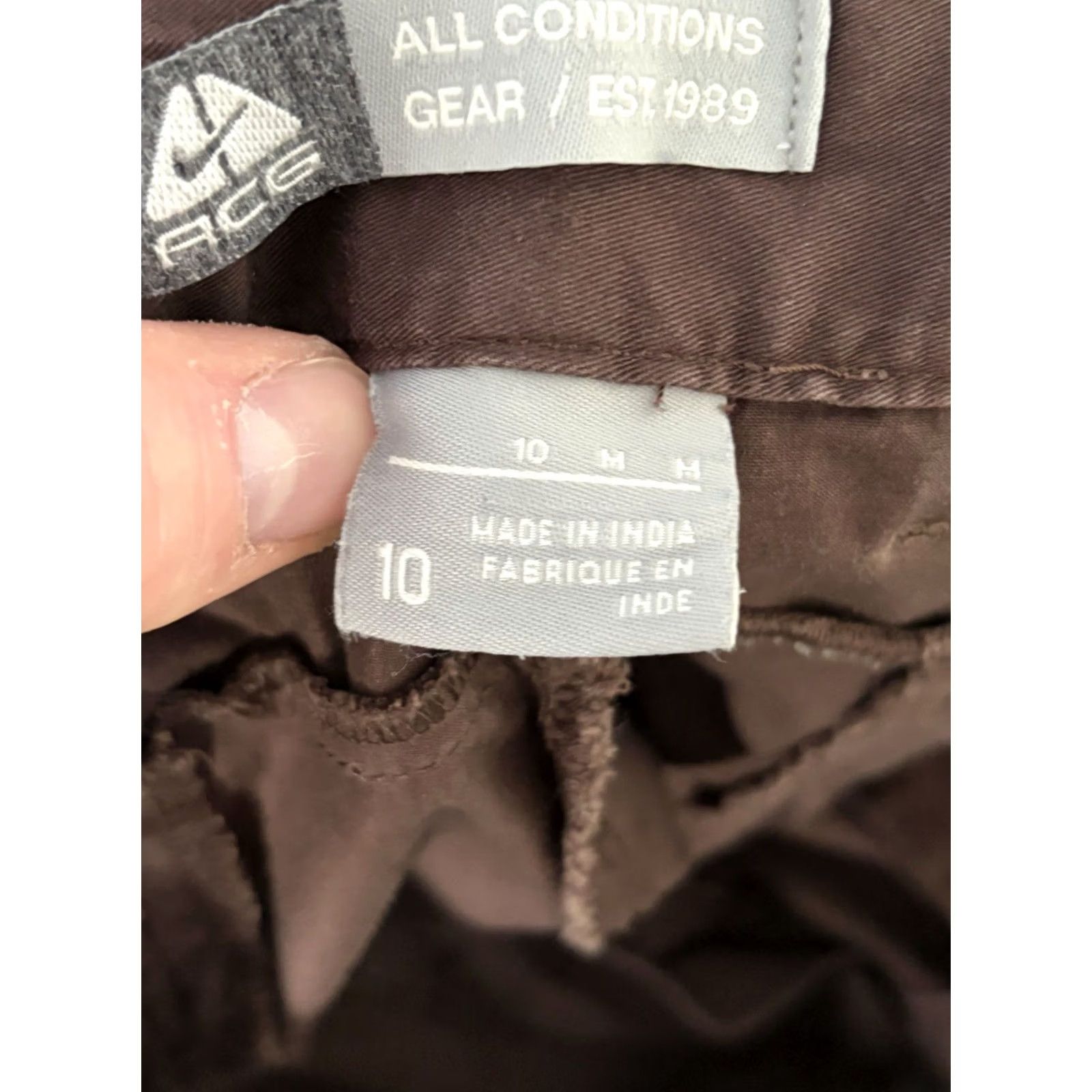 Nike ACG VINTAGE Nike ACG Shorts Womens Size 10 Brown Athletic Hiking Casual Outdoor Retro Pockets Mens Womens Girls Boys Size 32" / US 10 / IT 46 - 8 Thumbnail