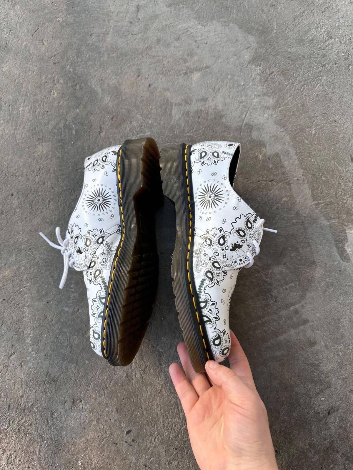 Dr. Martens Dr Martens 1461 White Bandana Print Industrial Shoes Lace Up Size US 7 / EU 40 - 5 Thumbnail