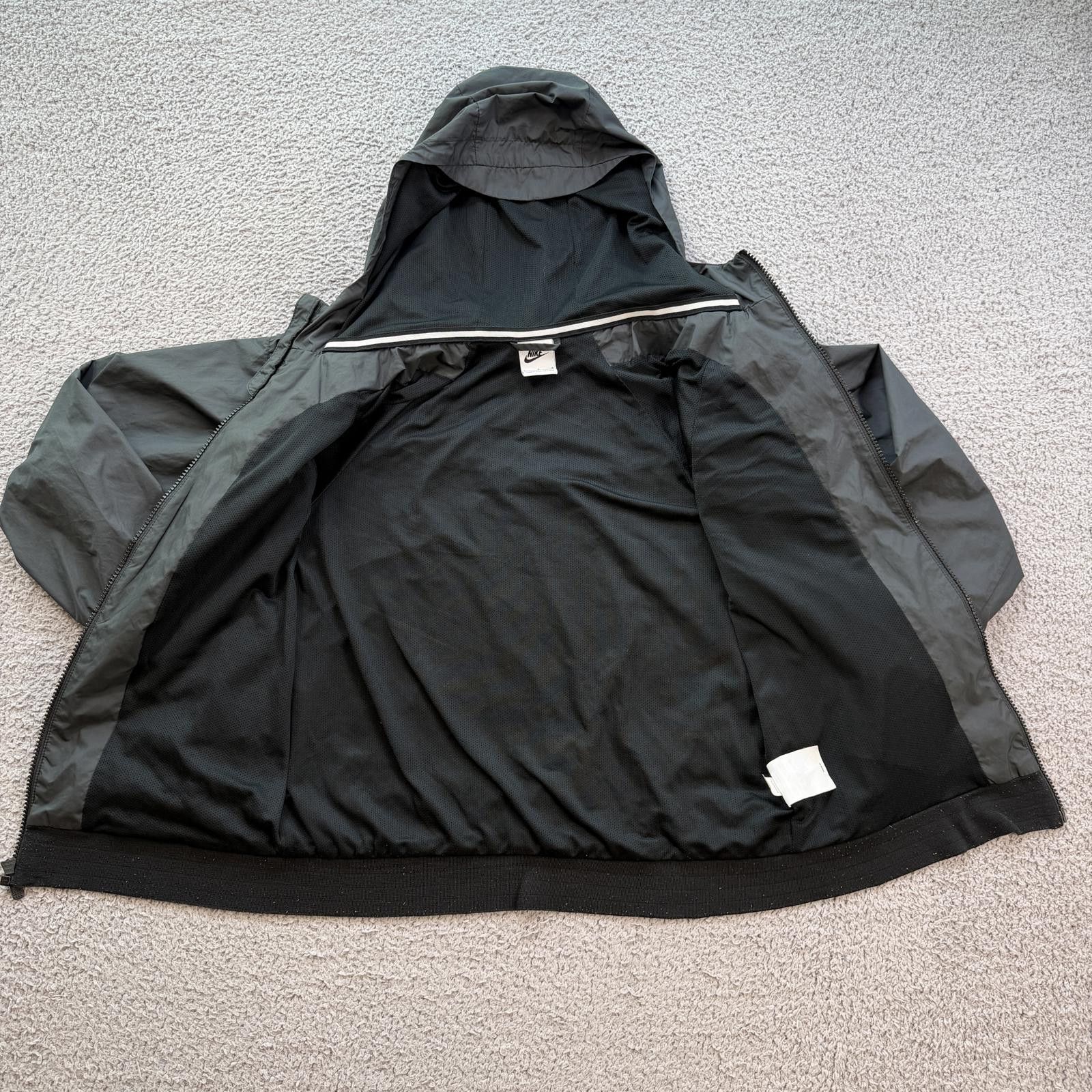 Nike Nike Windbreaker Jacket Mens Large Gray Full Zip Hooded Size US L / EU 52-54 / 3 - 5 Thumbnail