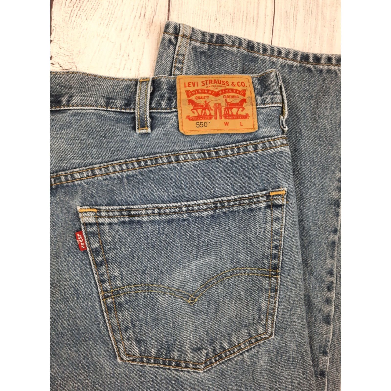 Levi's Levi’s 550 Jeans Men Relaxed Fit 42x30 Medium Wash Denim Workwear Levi's Denim 100% Cotton Pockets Zipper Fly Men Classic Vintage No Size US 42 / EU 58 - 3 Thumbnail