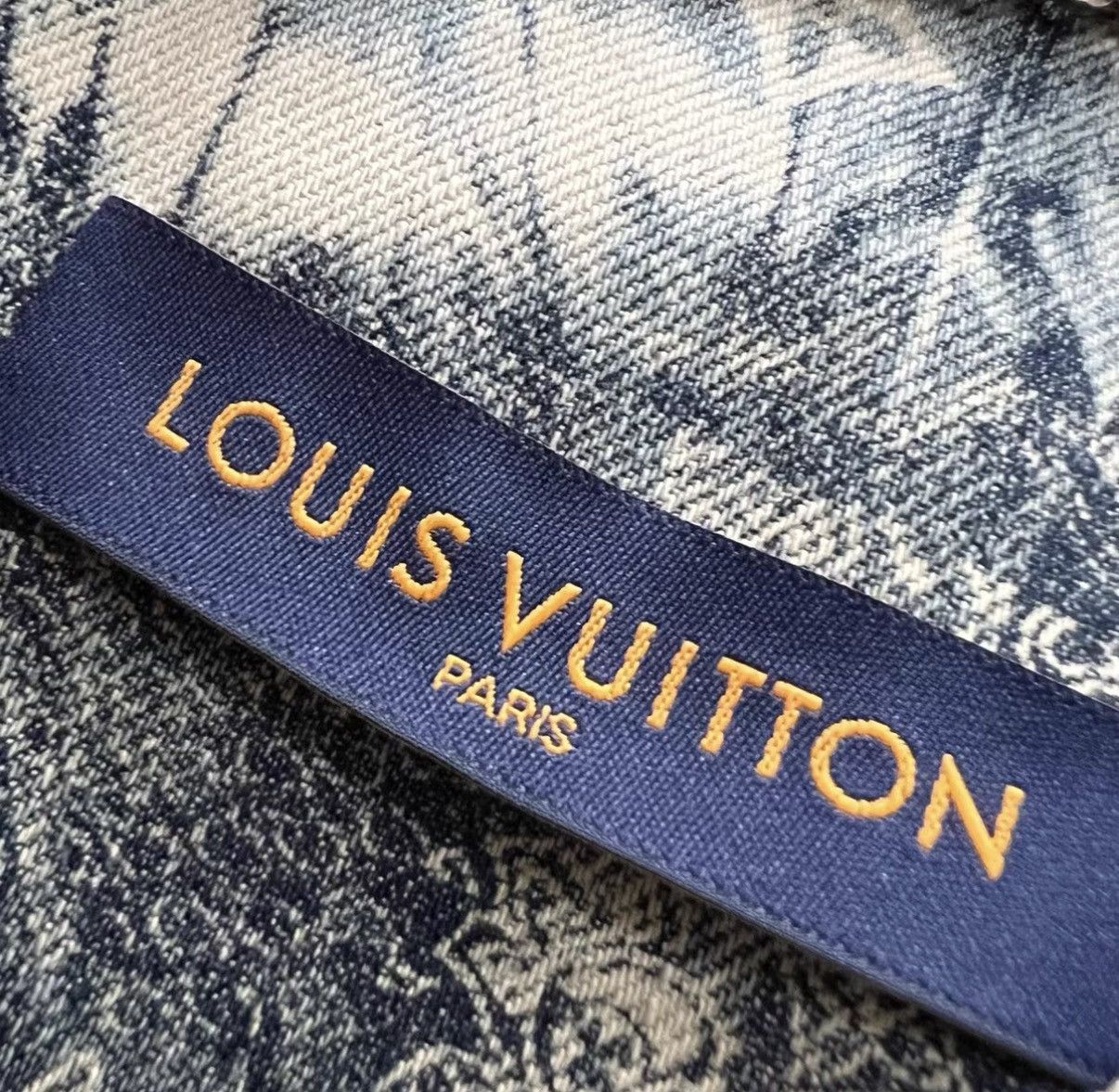 Louis Vuitton Louis Vuitton LV 22 Paisley Tie-dye Logo Denim Shirt J41 Size US M / EU 48-50 / 2 - 4 Thumbnail