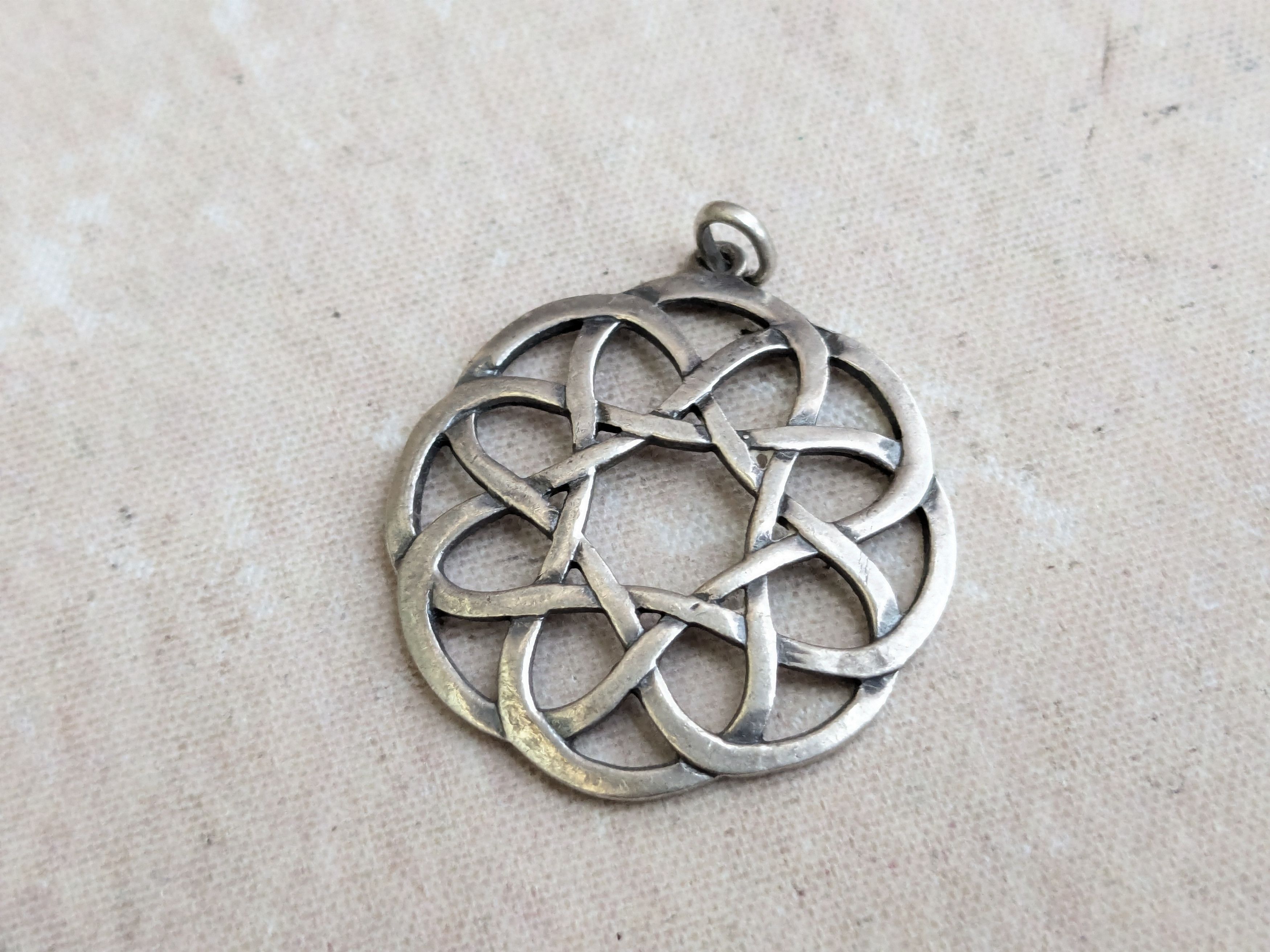 Sterling Silver Vintage Sterling Pendant Celtic Knot Flower Size ONE SIZE - 2 Thumbnail