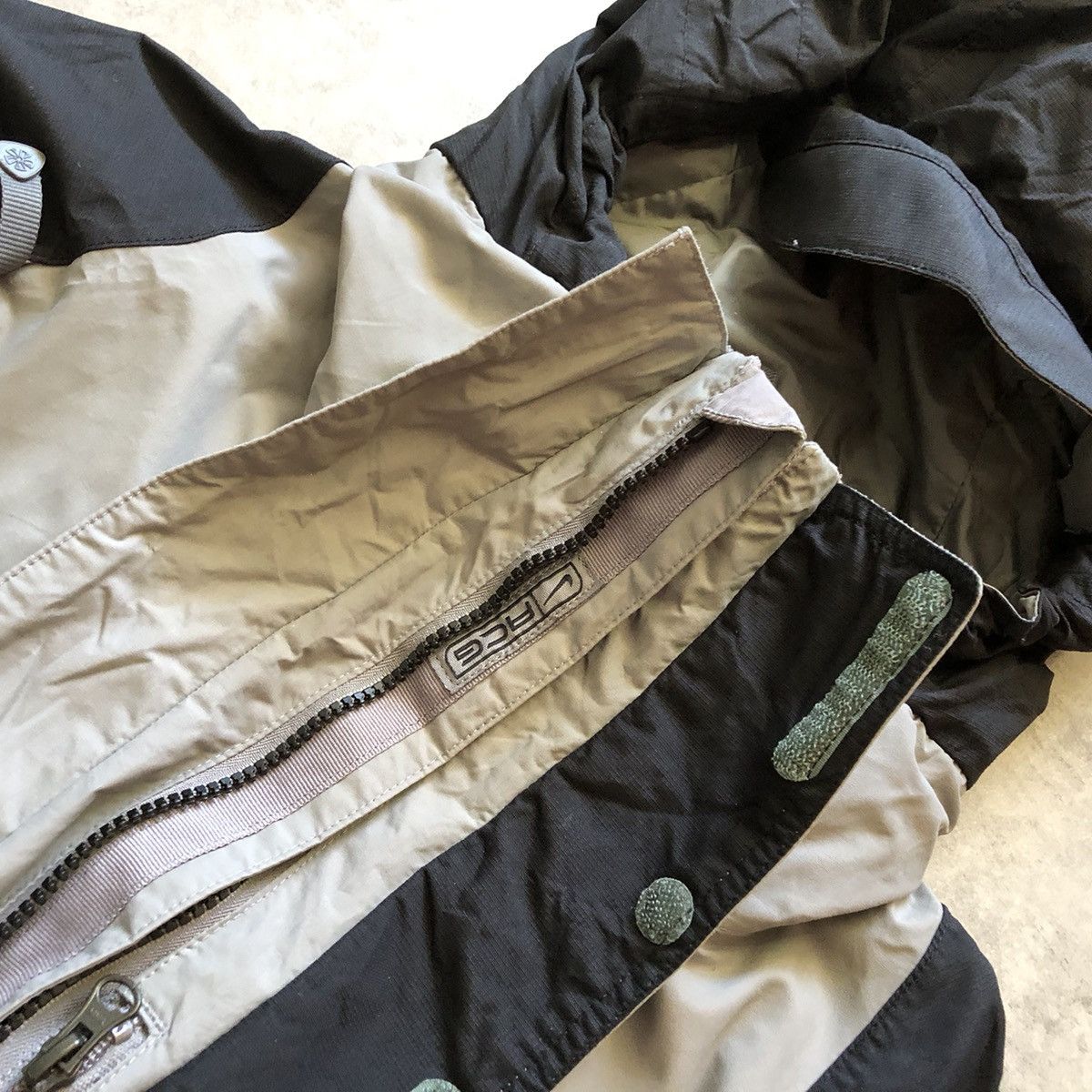 Nike × Nike ACG × Vintage RARE Vintage Y2K Nike ACG Stormfit Jacket Size US L / EU 52-54 / 3 - 12 Thumbnail