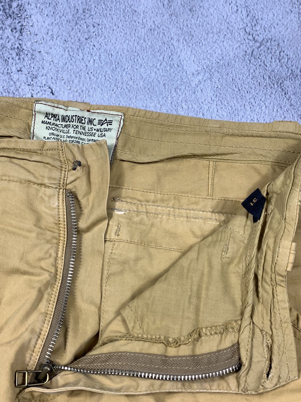 Alpha Industries × Vintage Vintage Y2K Alpha Industries cargo shorts size 31 Size US 31 - 4 Thumbnail