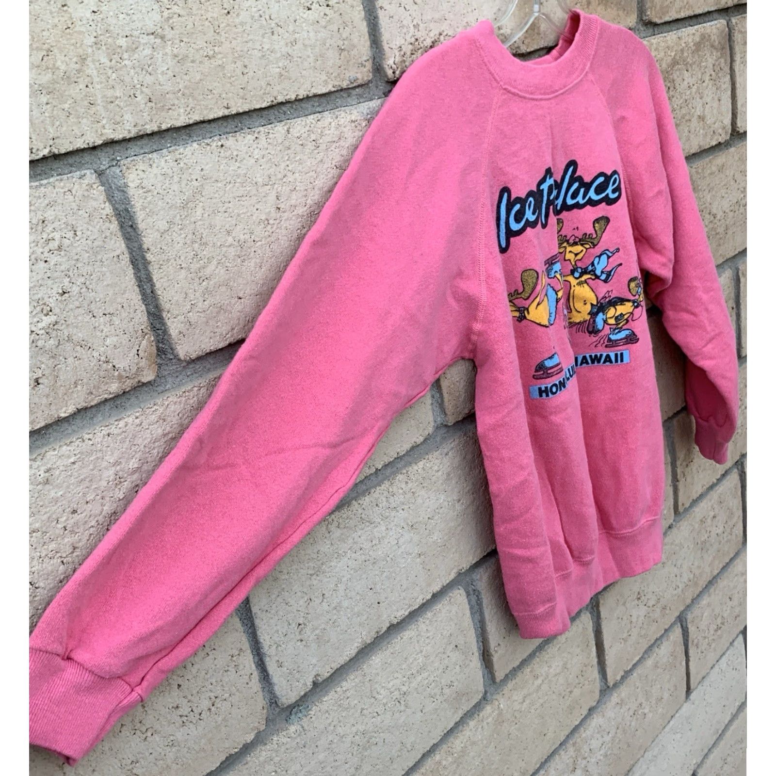 Hanes VINTAGE Hanes Sweatshirt Raglan Graphic Ice Palace Honolulu Hawaii Skating Size S Mens Pullover Long Sleeve Pink Cotton Blend 80s Animals Beach Size US S / EU 44-46 / 1 - 4 Thumbnail